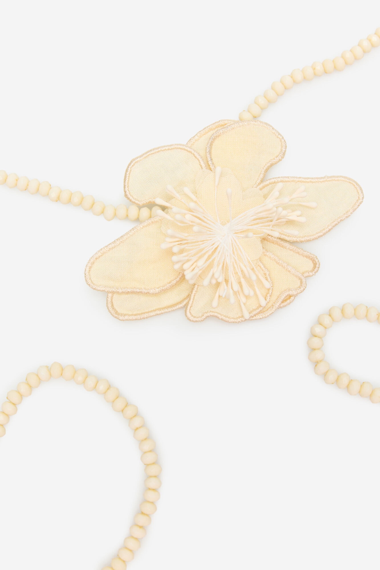 Cortefiel Choker de cuentas con flor