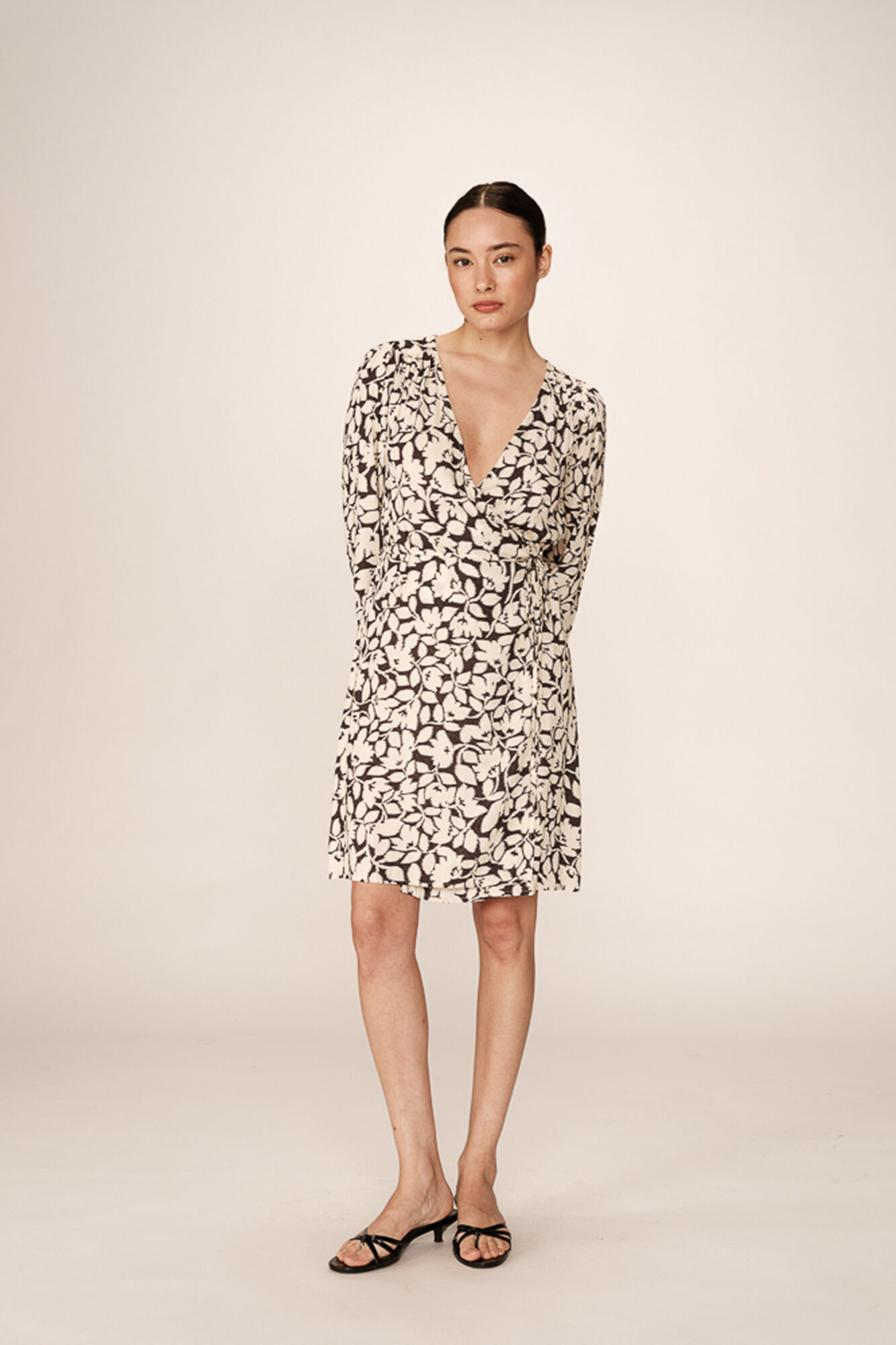 Grace & Mila Vestido curto corte reto Preto
