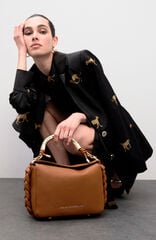 Lola Casademunt Mala a tiracolo Tostado