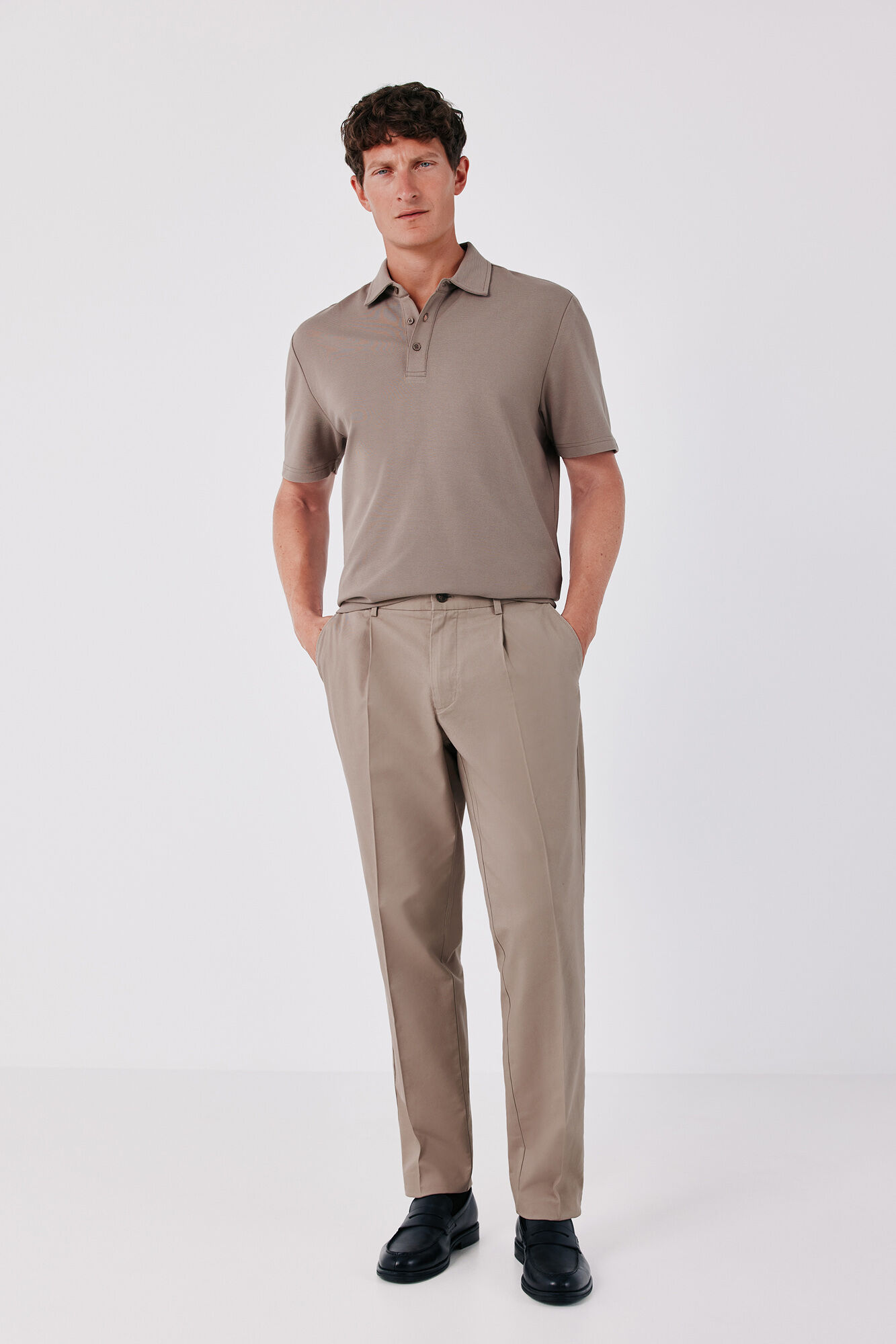 Cortefiel Chinos with comfort pleats regular