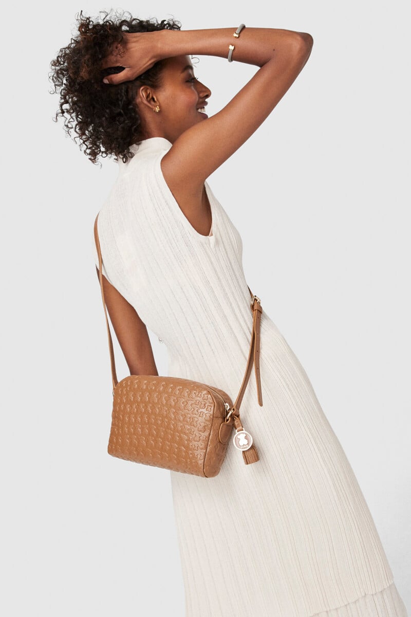 pedro del hierro Bandolera pequeña Leissa negra de piel Oferta