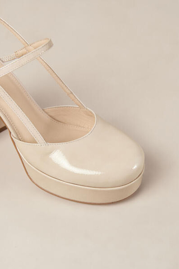 Cortefiel Zapatos de salón Louella Onix en piel color crema Beige