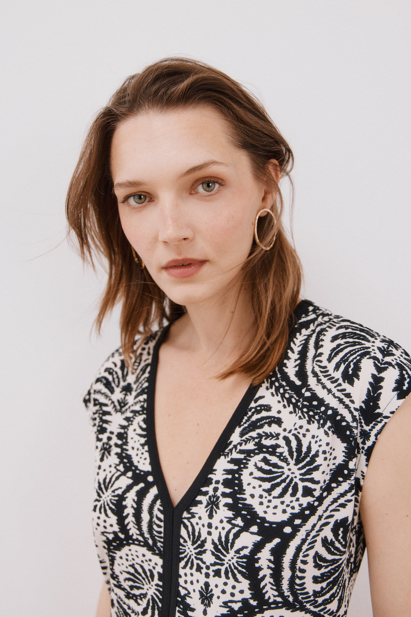 Cortefiel Contrast V neckline dress