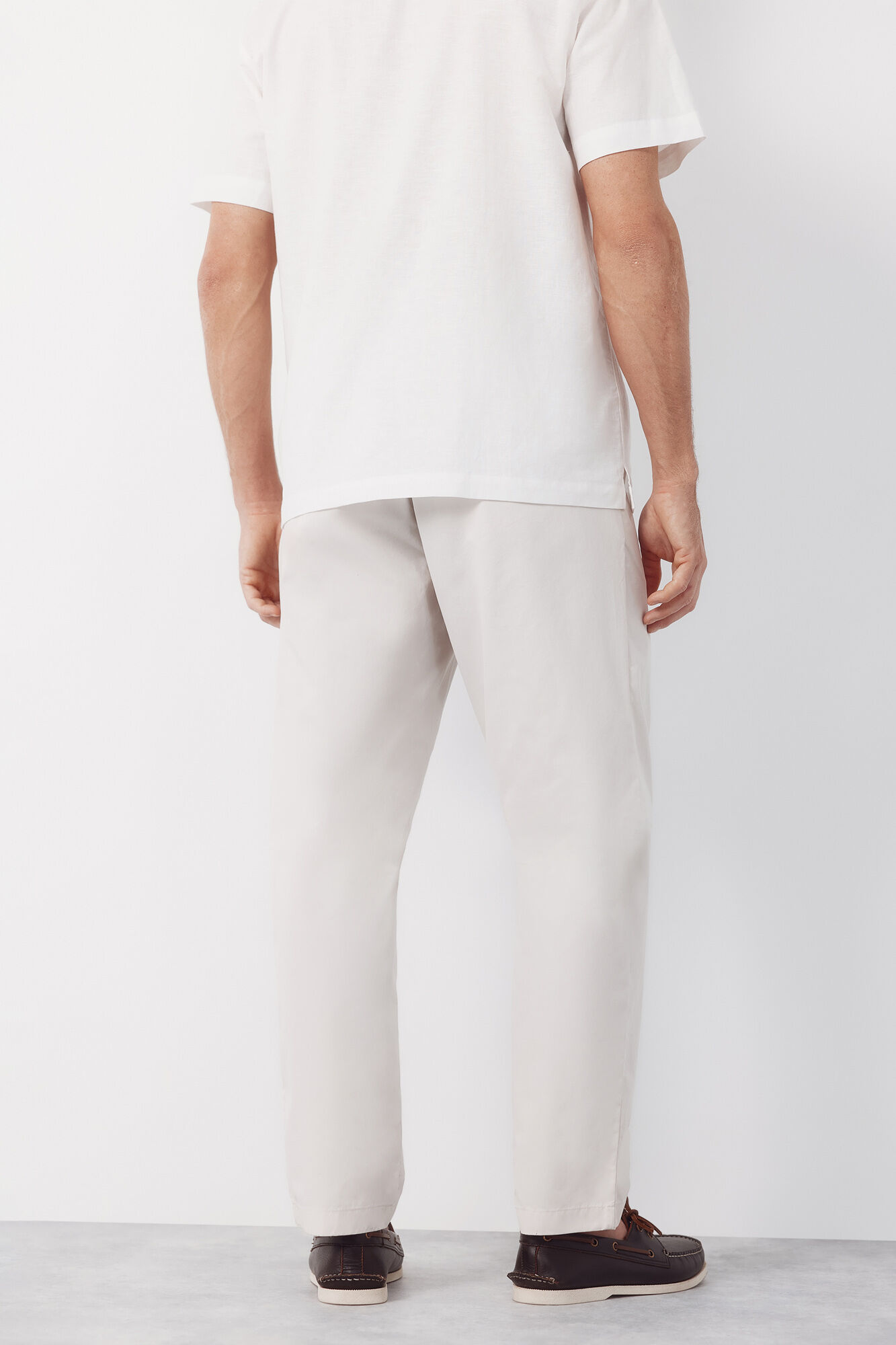 Cortefiel Lightweight regular jogger Ivory