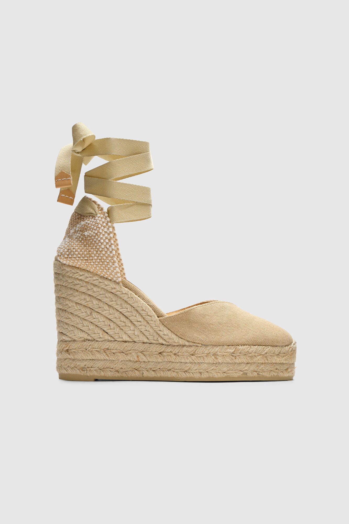 Casta&ntilde;er Alpercata Chiara com cunha elaborada em lona