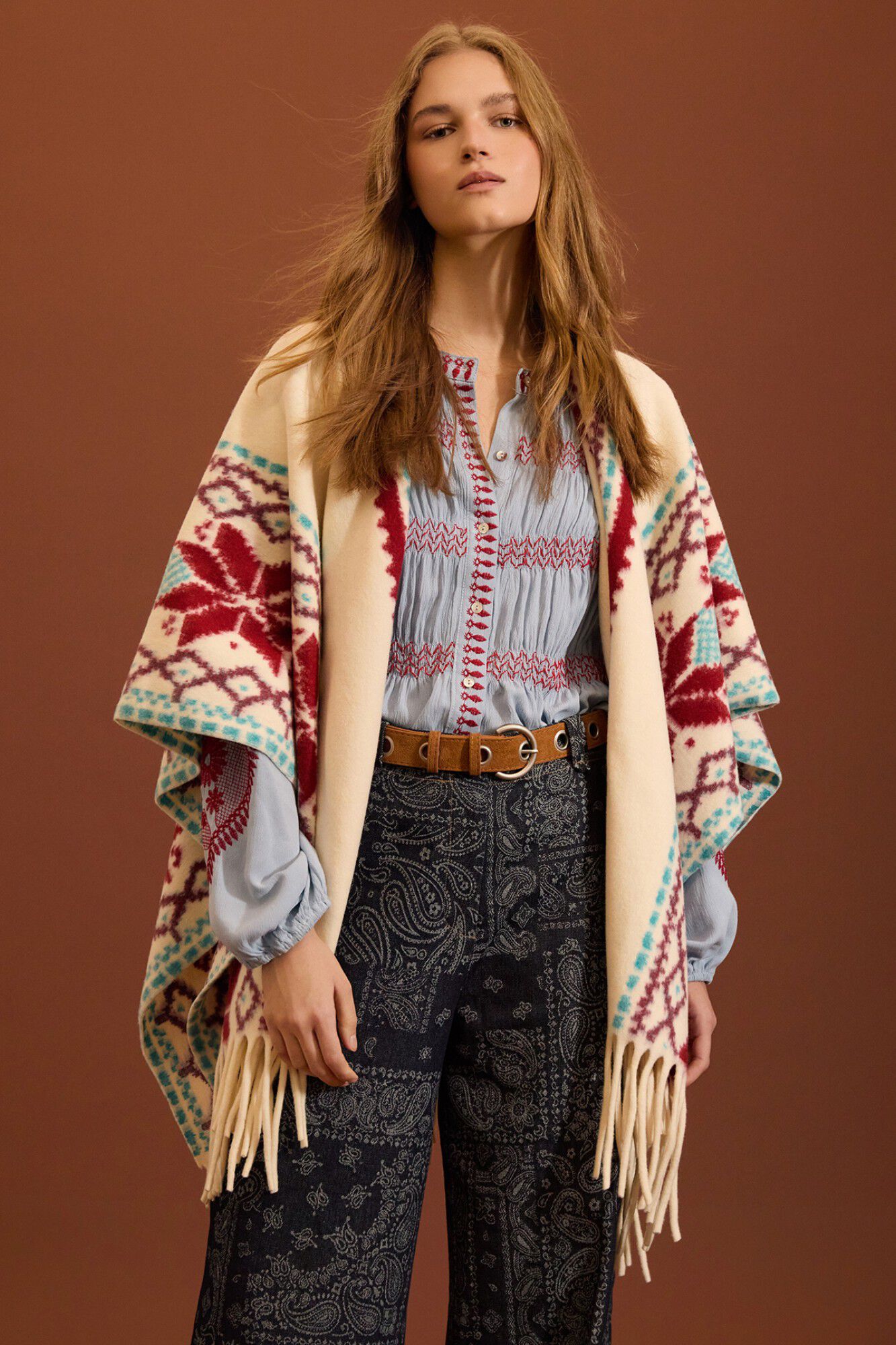 Meisie Poncho &eacute;tnico con flecos