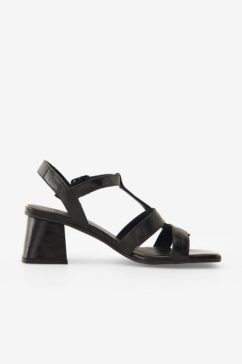 Lodi Sand&aacute;lia em pele efeito verniz