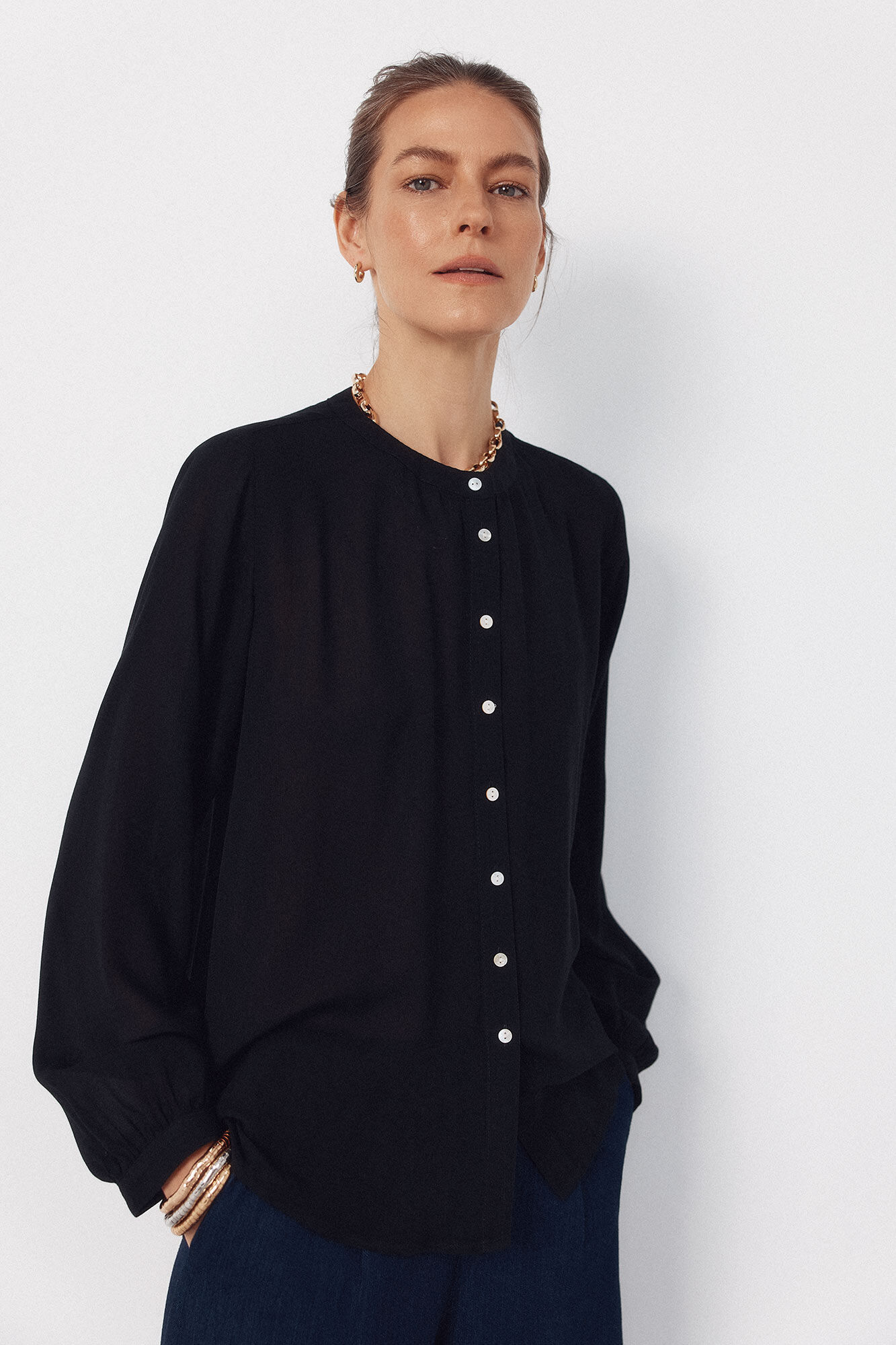 Cortefiel Blusa cuello redondo Negro