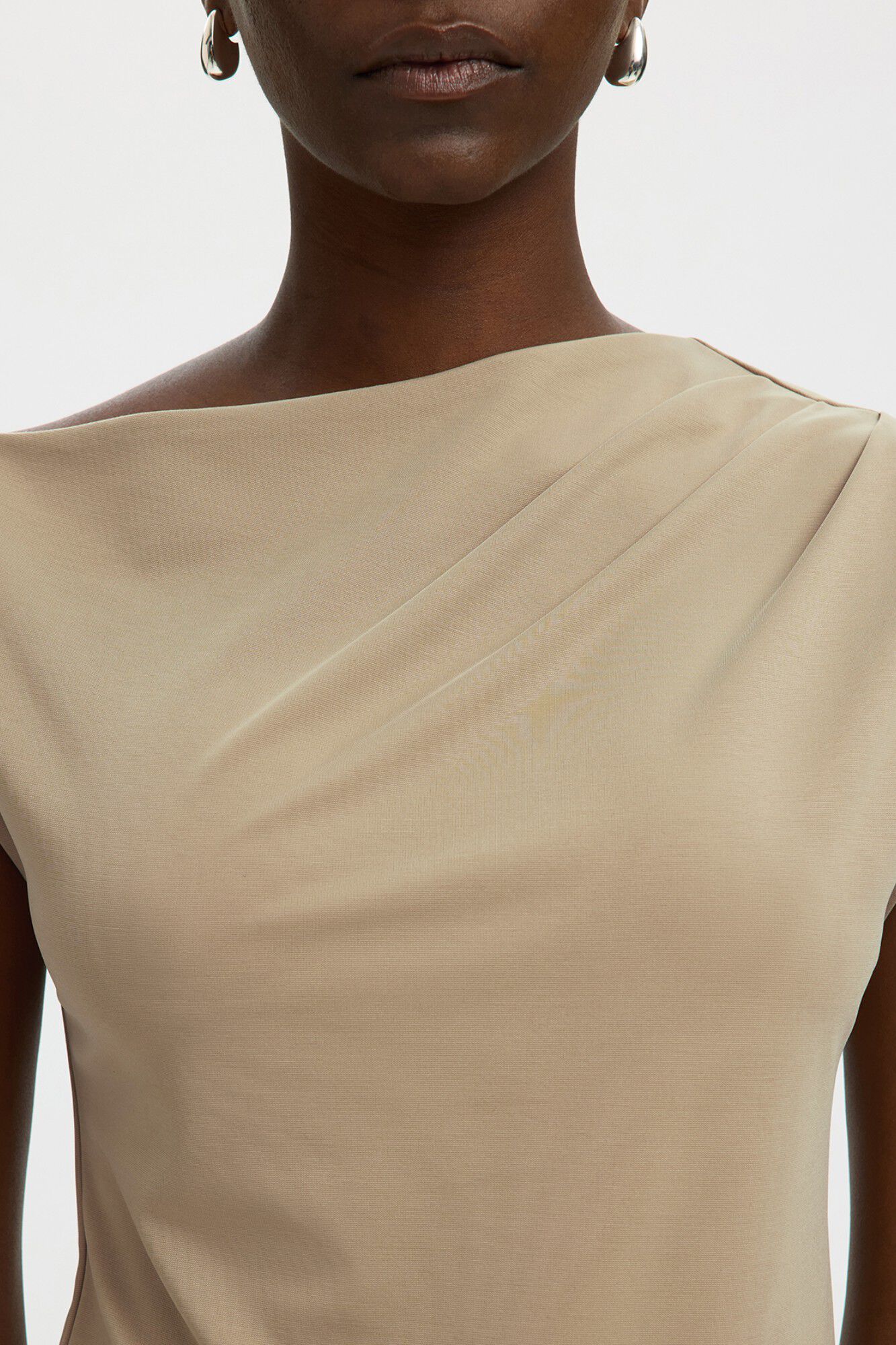 Selected Top asim&eacute;trico modal