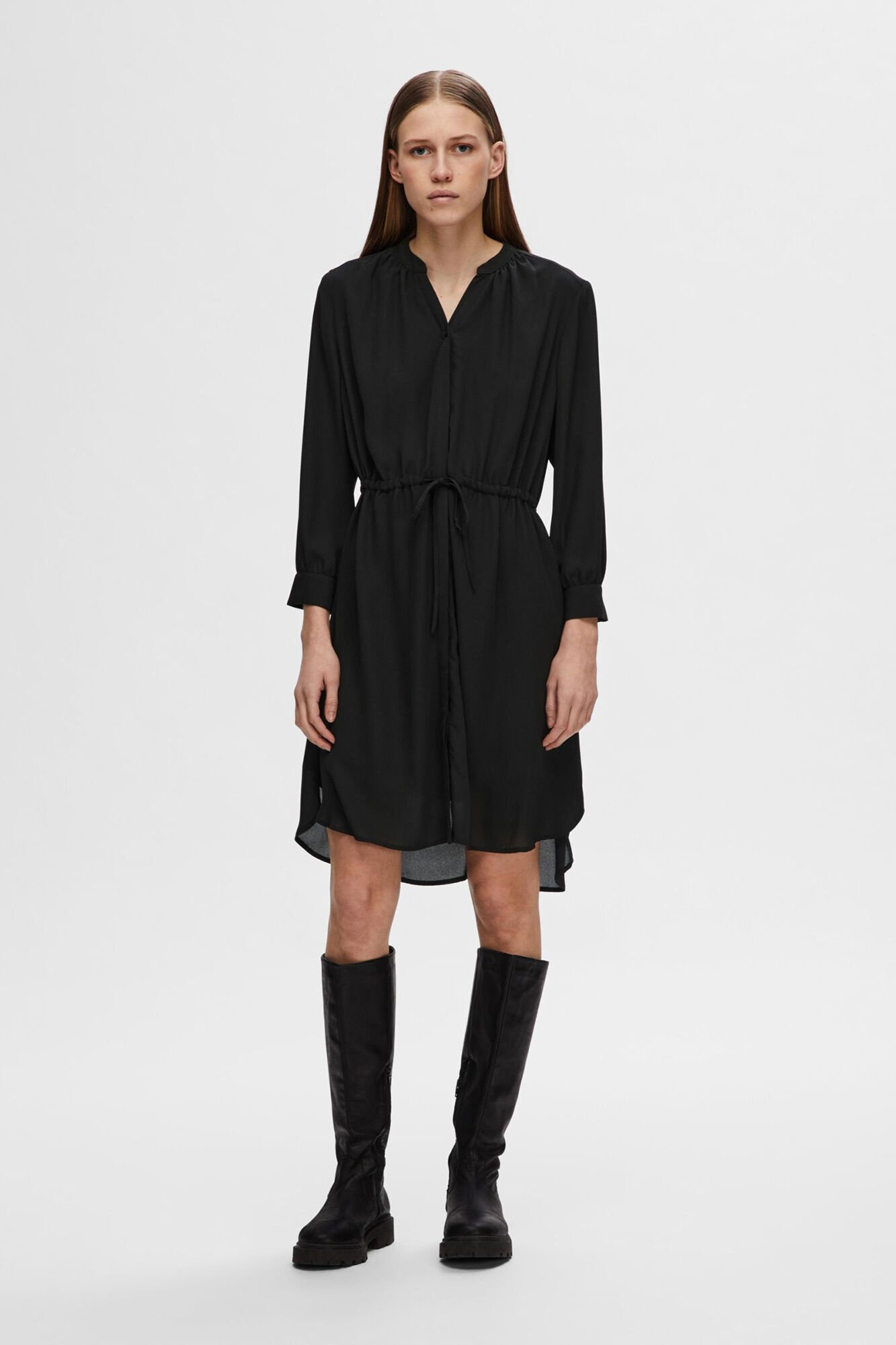 Selected Vestido camisero de manga larga confeccionado con materiales reciclados. Preto