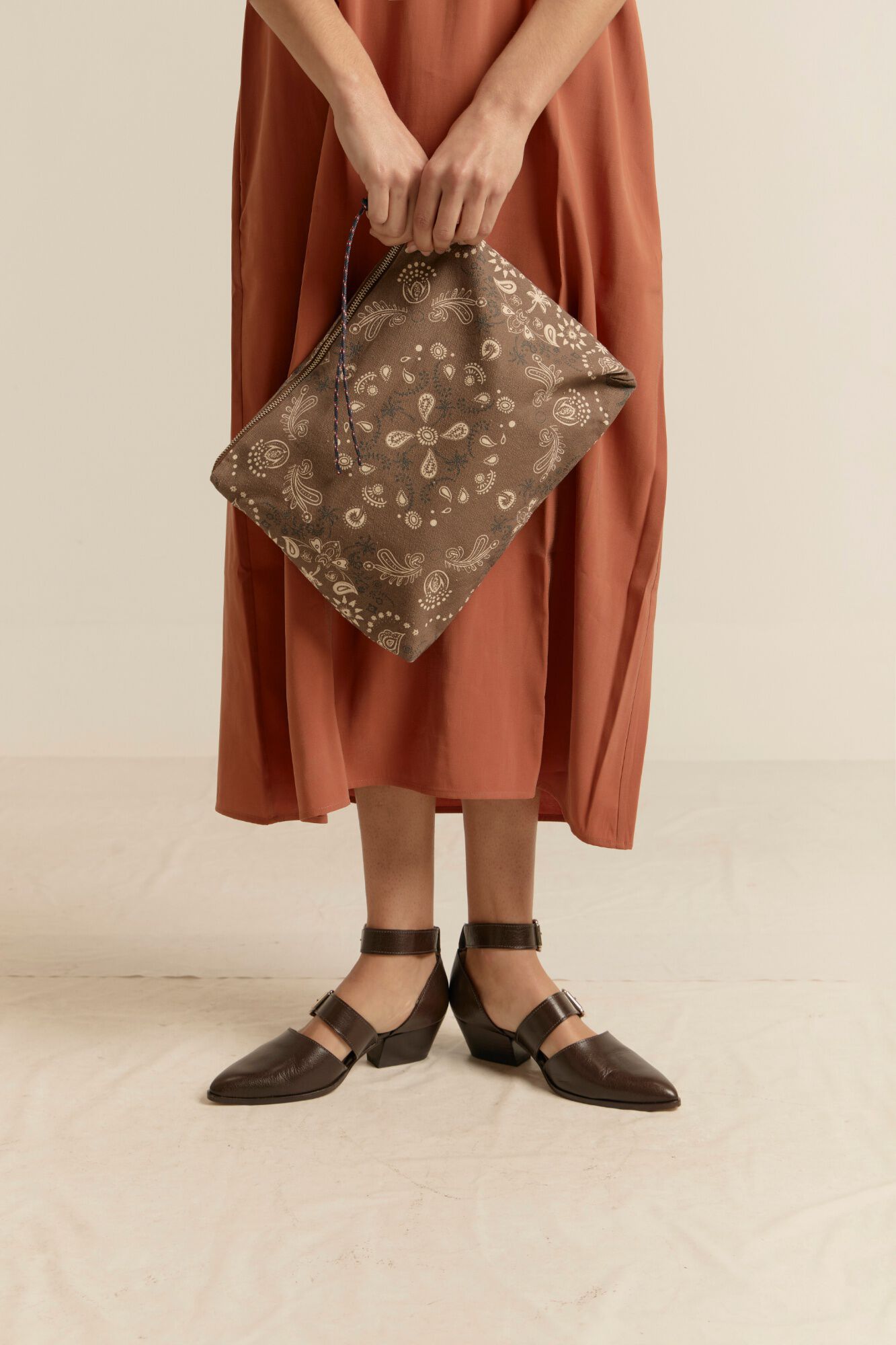 Zubi Mala de m&atilde;o Pouch