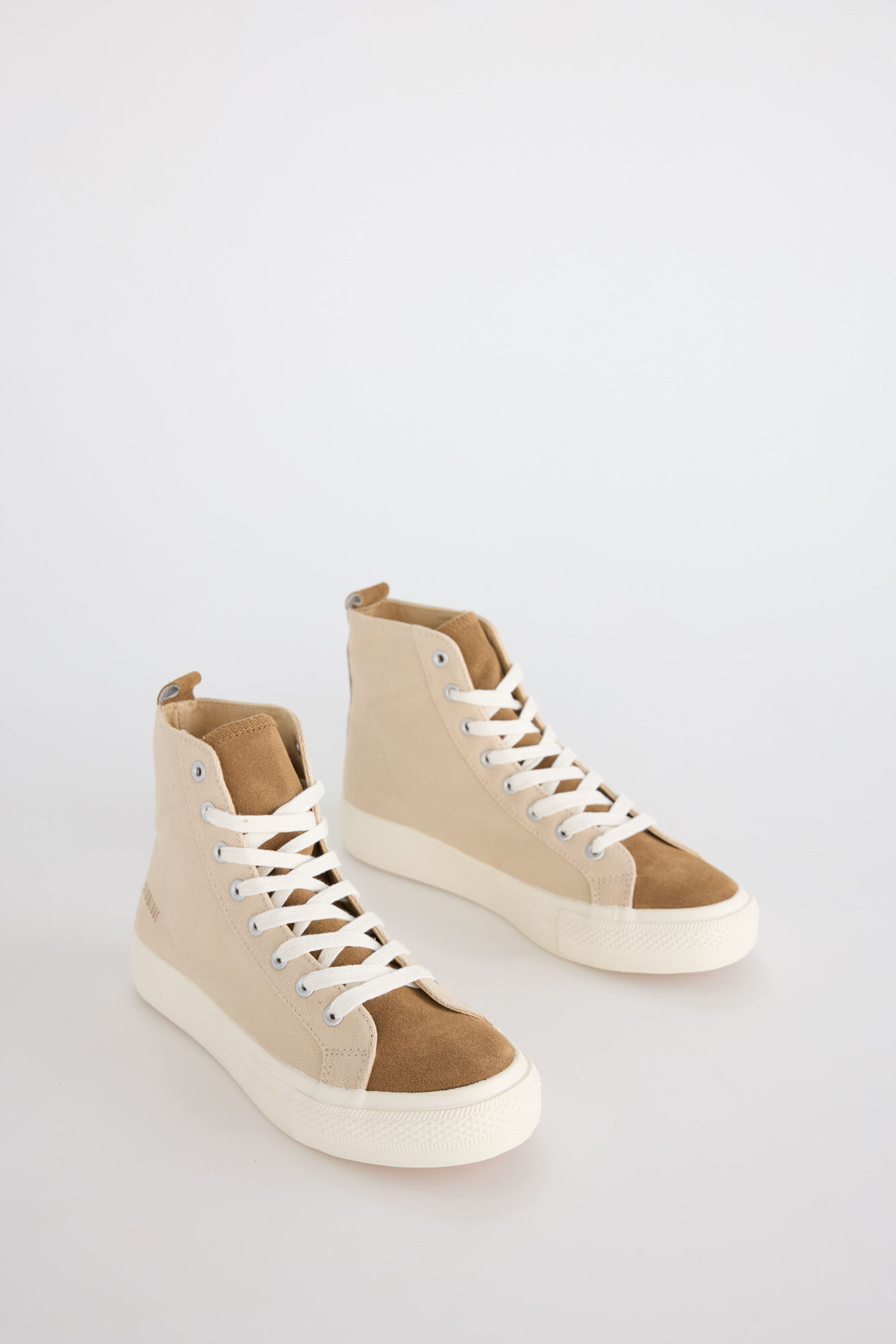 Slowlove desportiva de cano alto