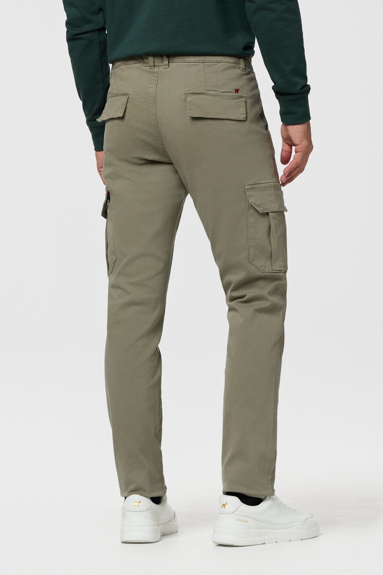 Williot Cal&ccedil;a cargo