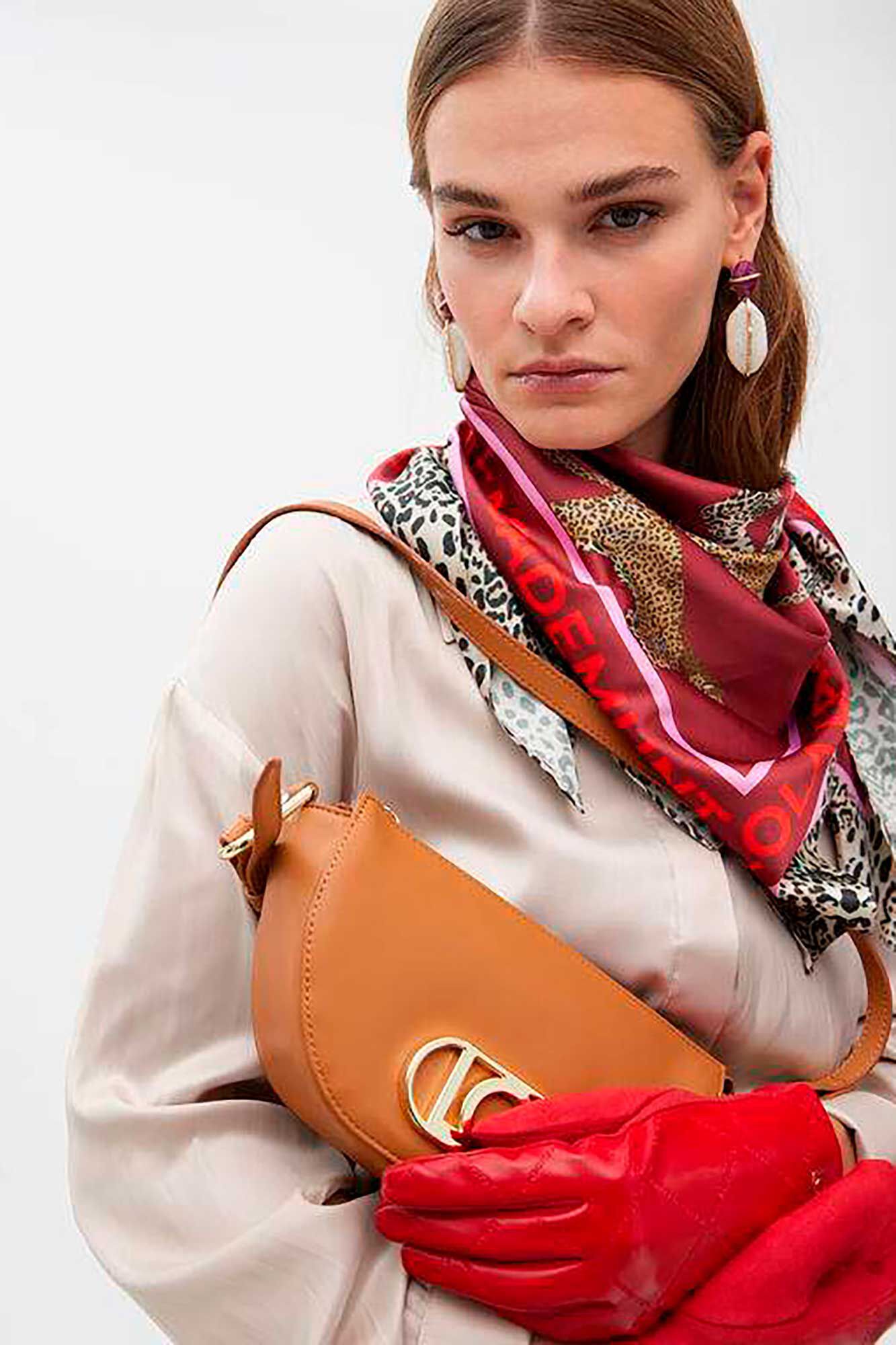 Lola Casademunt Len&ccedil;o acetinado