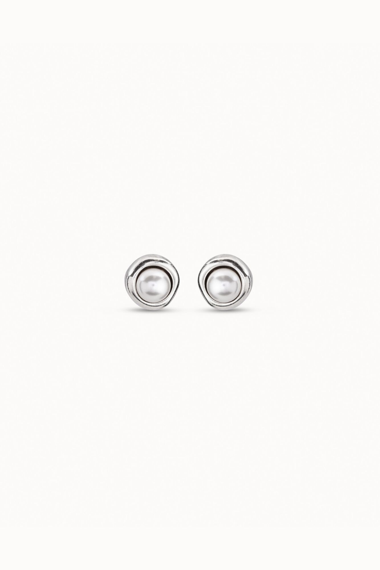 UNOde50 Pendiente perla ba&ntilde;o de plata