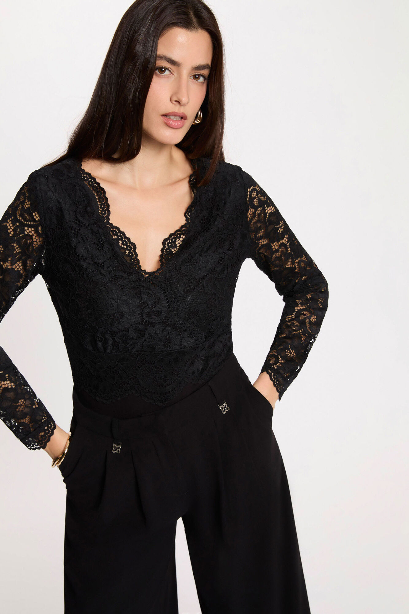 Morgan Body de renda com decote em bico