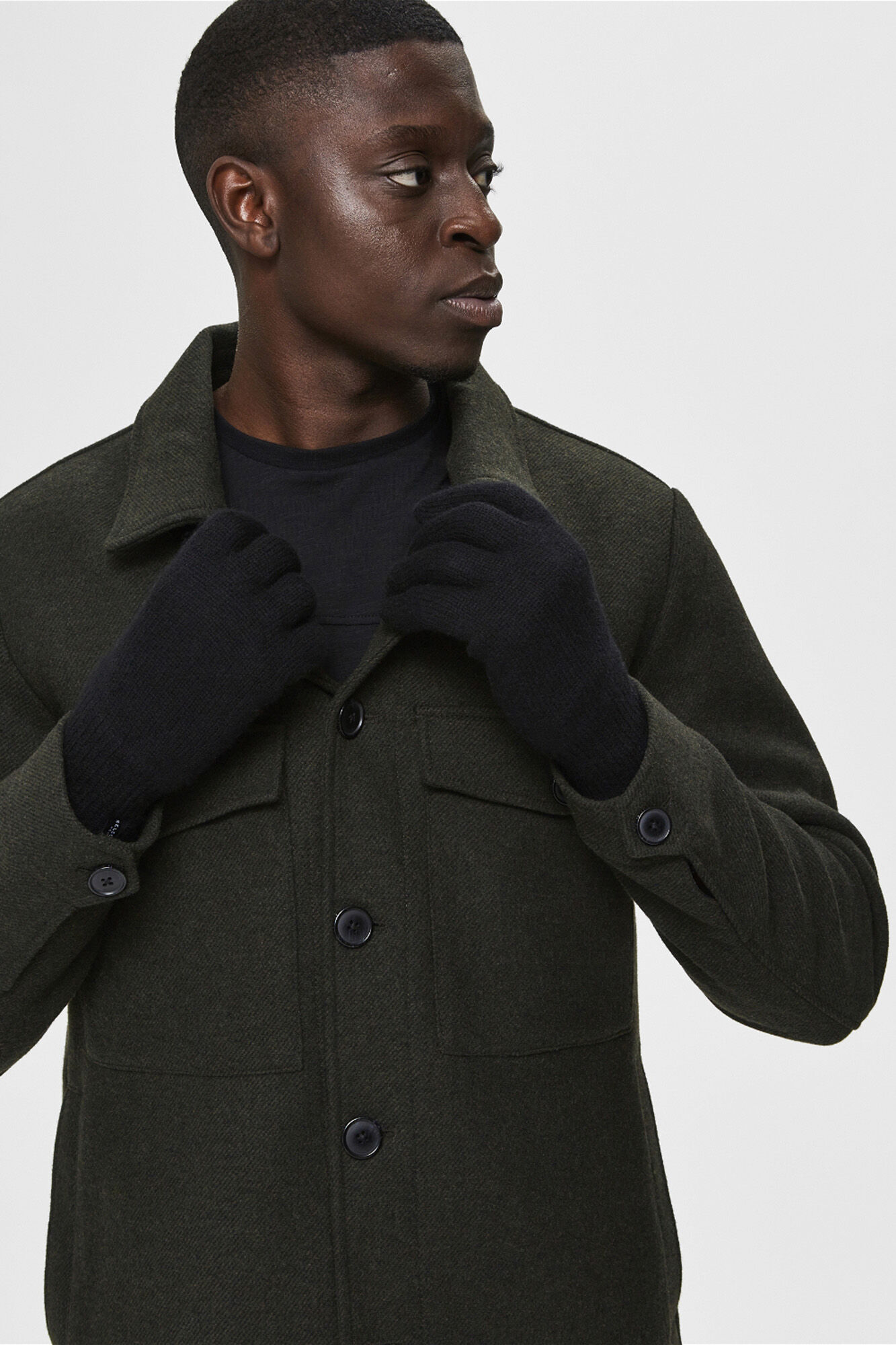 Selected Luvas confeccionadas com L&atilde; RWS.