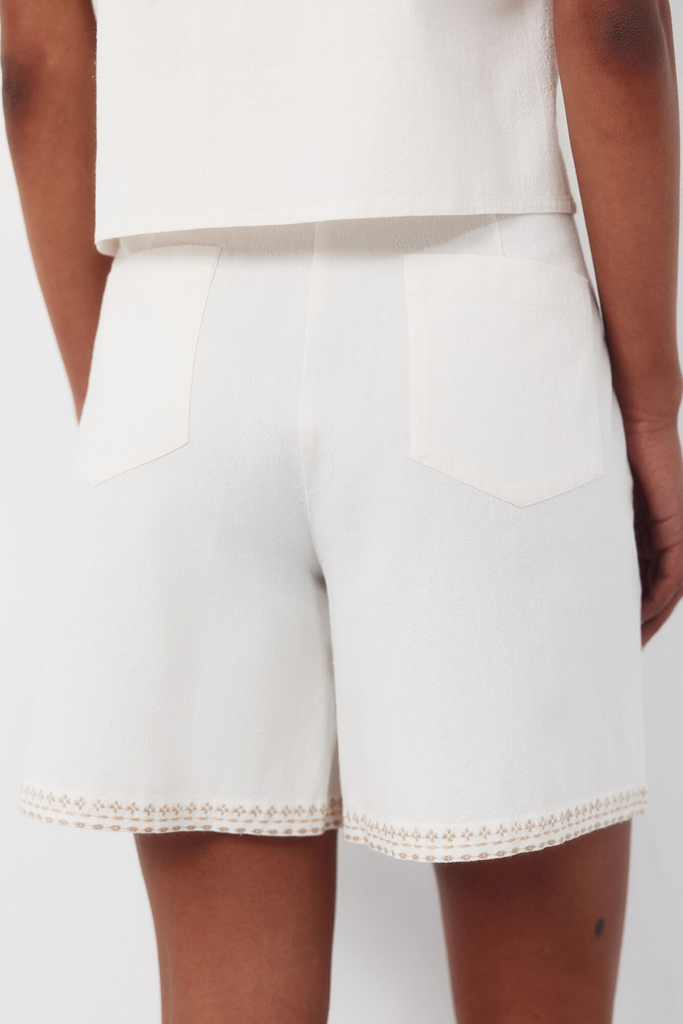 Cortefiel Bermudas bordadas Branco