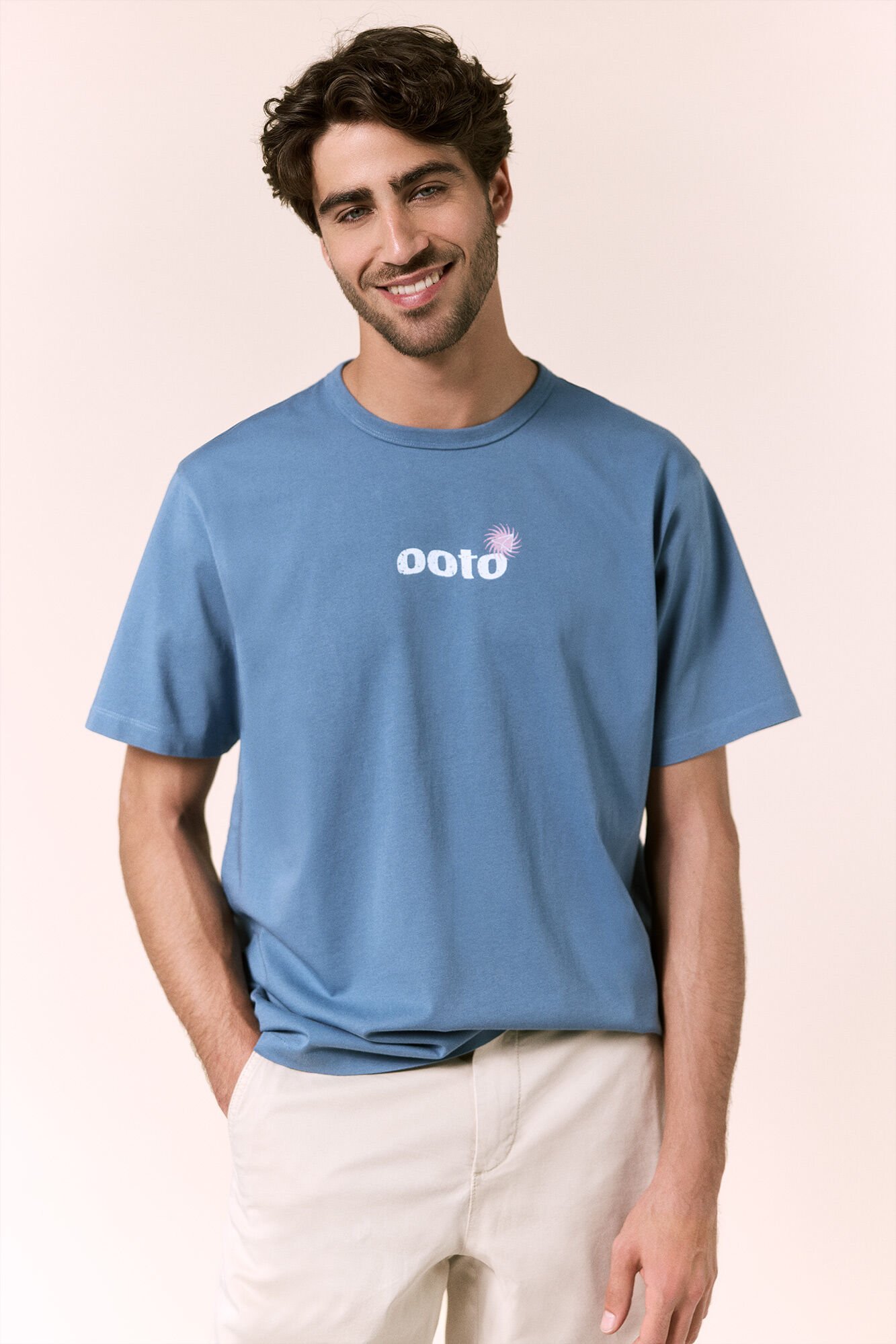 OOTO T-shirt gr&aacute;fica lavada