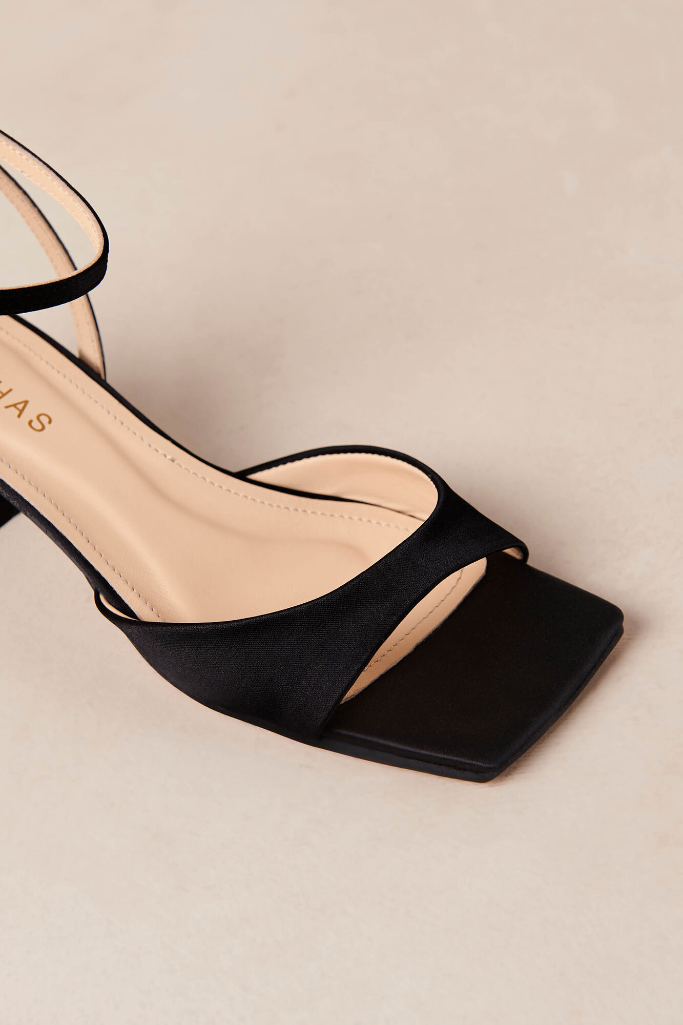 Alohas Sand&aacute;lias sedosas pretas Skye Preto