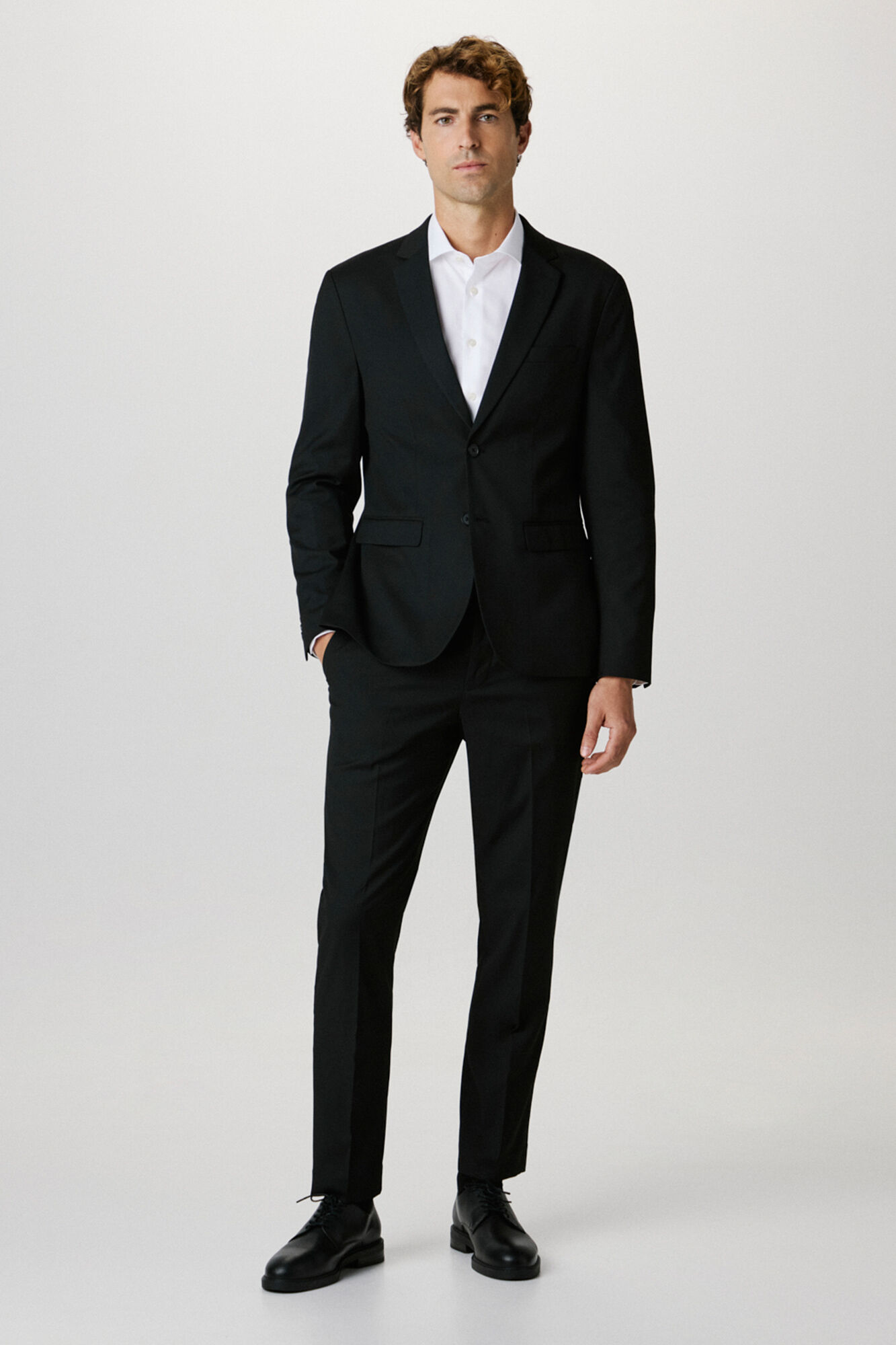 Selected Pantal&oacute;n de traje Slim Fit confeccionado con materiales reciclados.