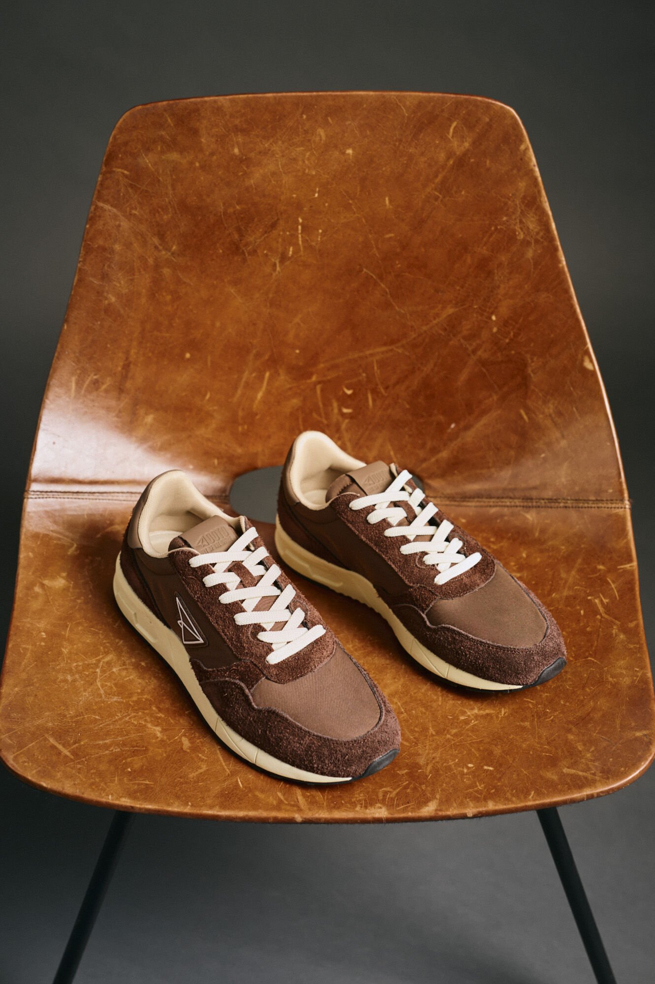 OOTO T&ecirc;nis de pele e tecido Castanho