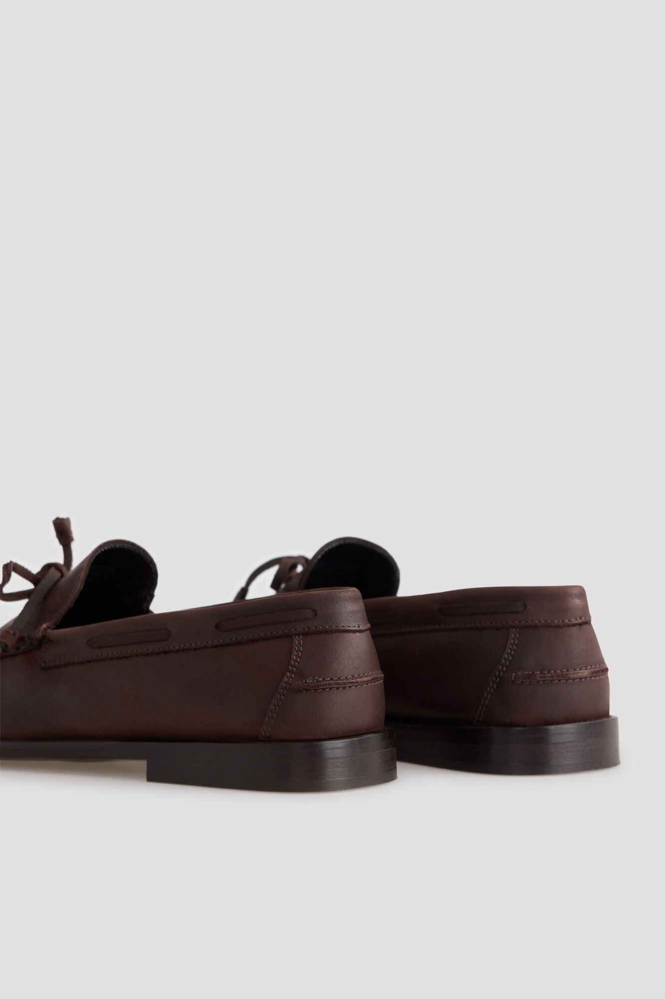Cortefiel Mocassim em pele com la&ccedil;ada Castanho