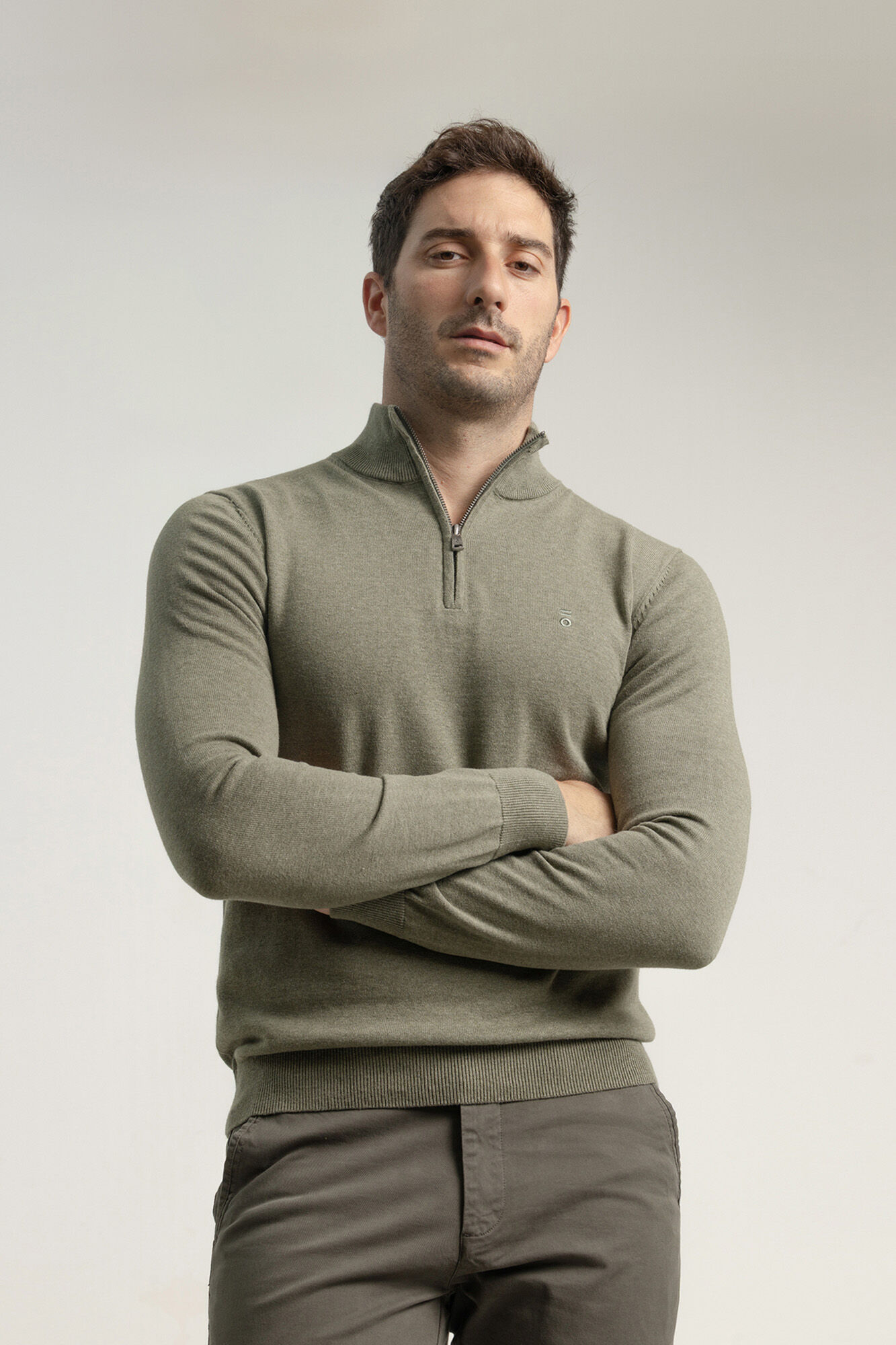 PuroEGO Su&eacute;ter com fecho-&eacute;clair e gola falsa