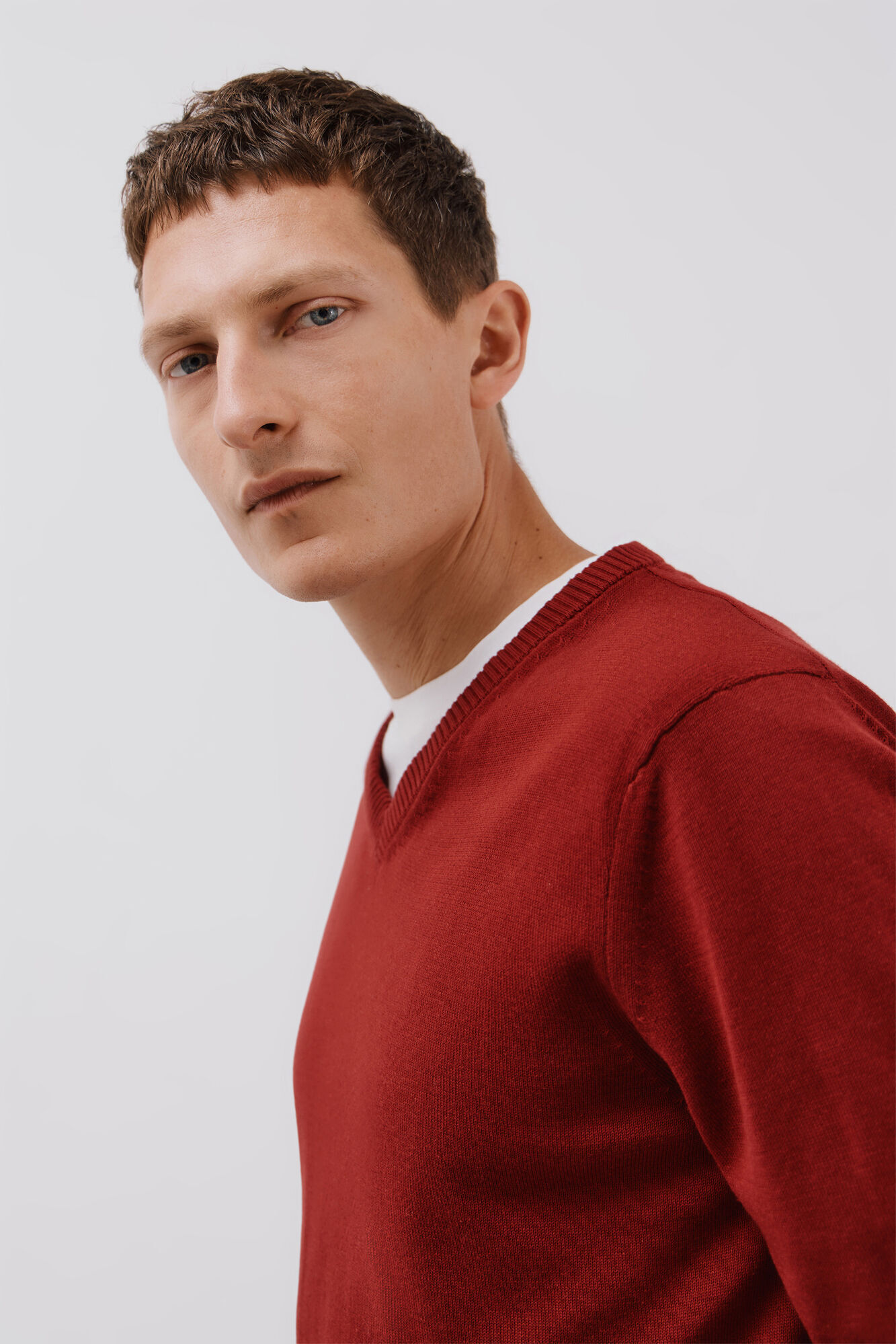 Cortefiel Fine jersey-knit cotton v neck jersey Maroon