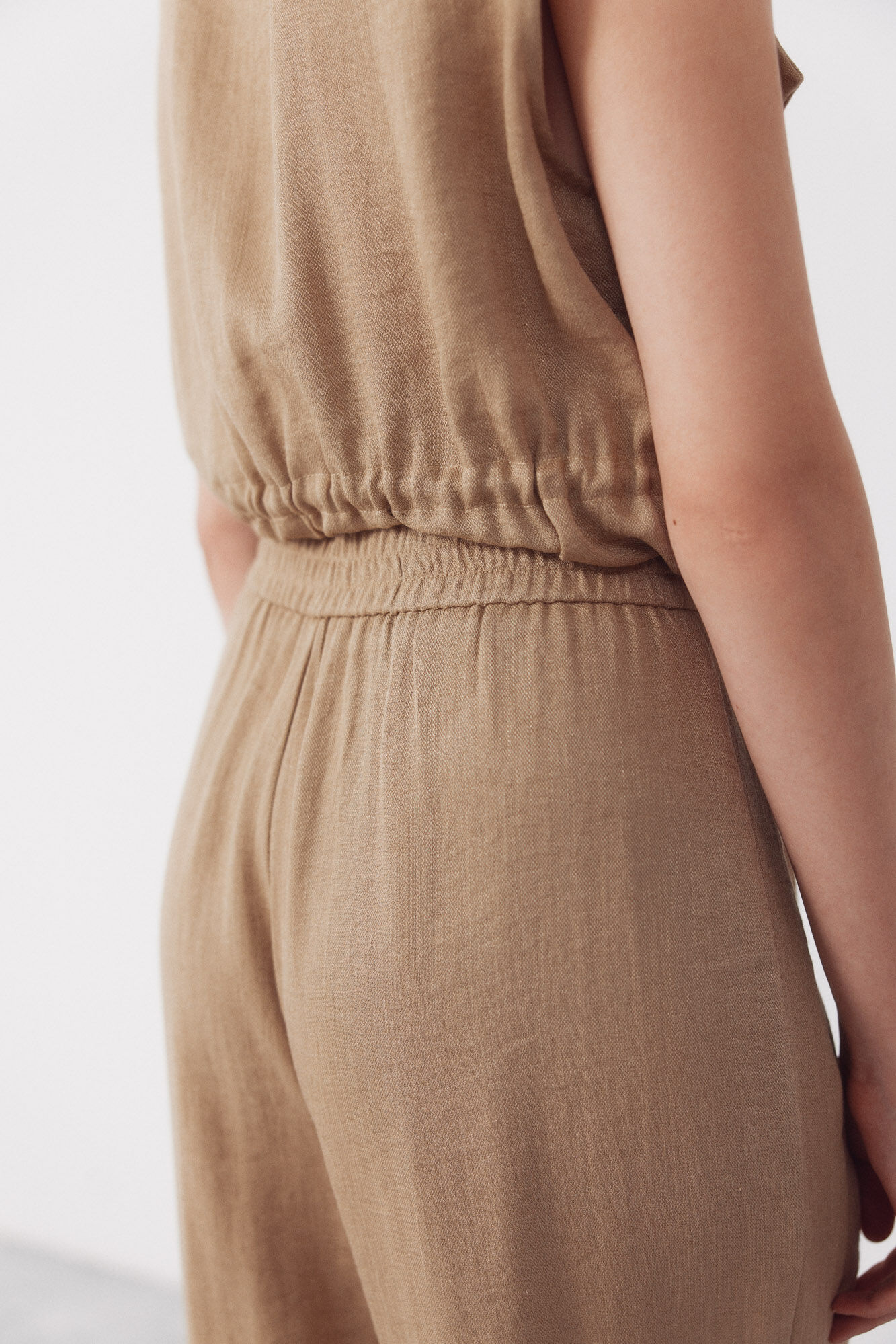 Cortefiel Cal&ccedil;as flu&iacute;do com pregas duplas Castanho