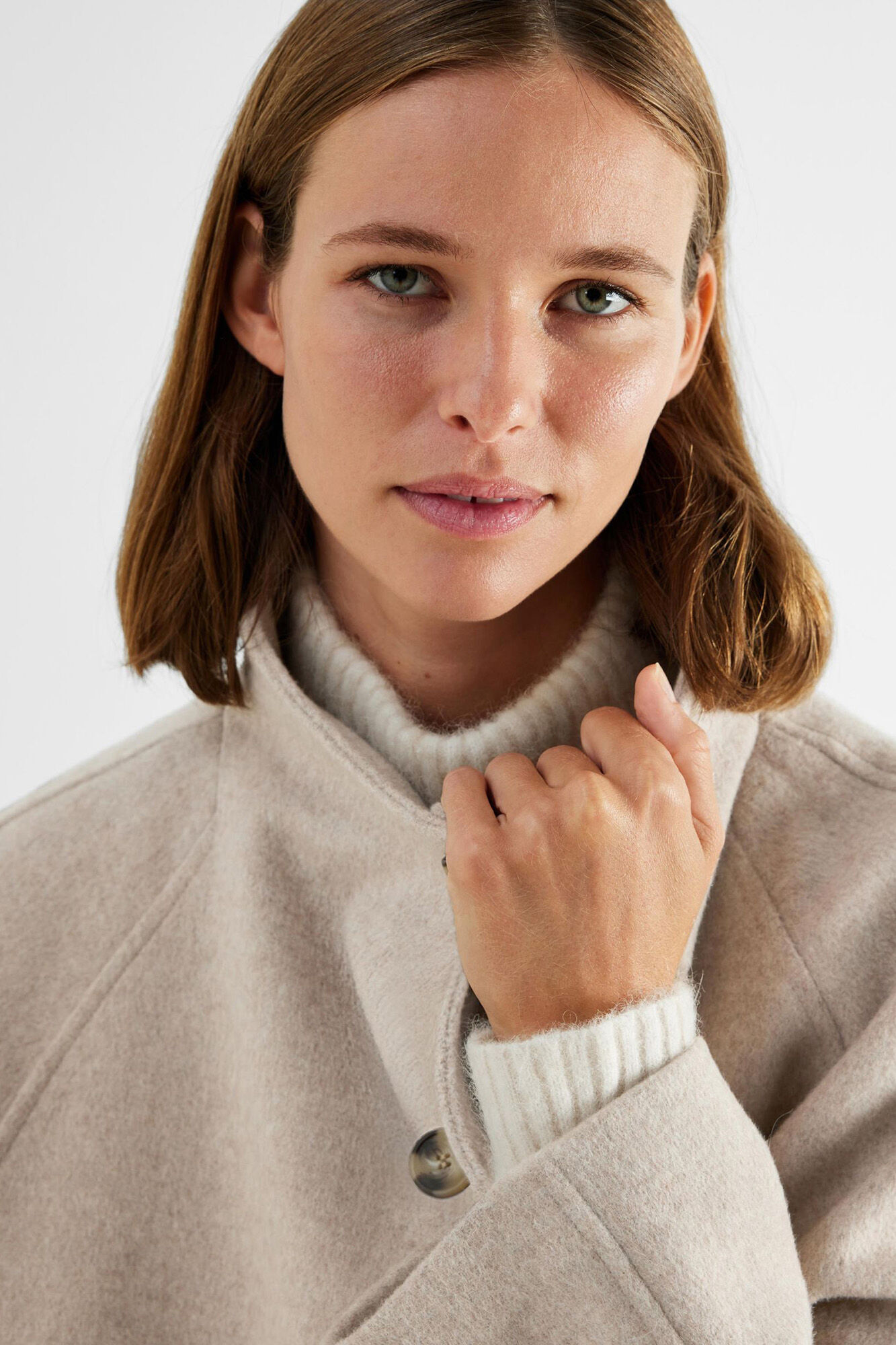 Selected Femme Abrigo de cuello chimenea confeccionado con lana reciclada. Gris