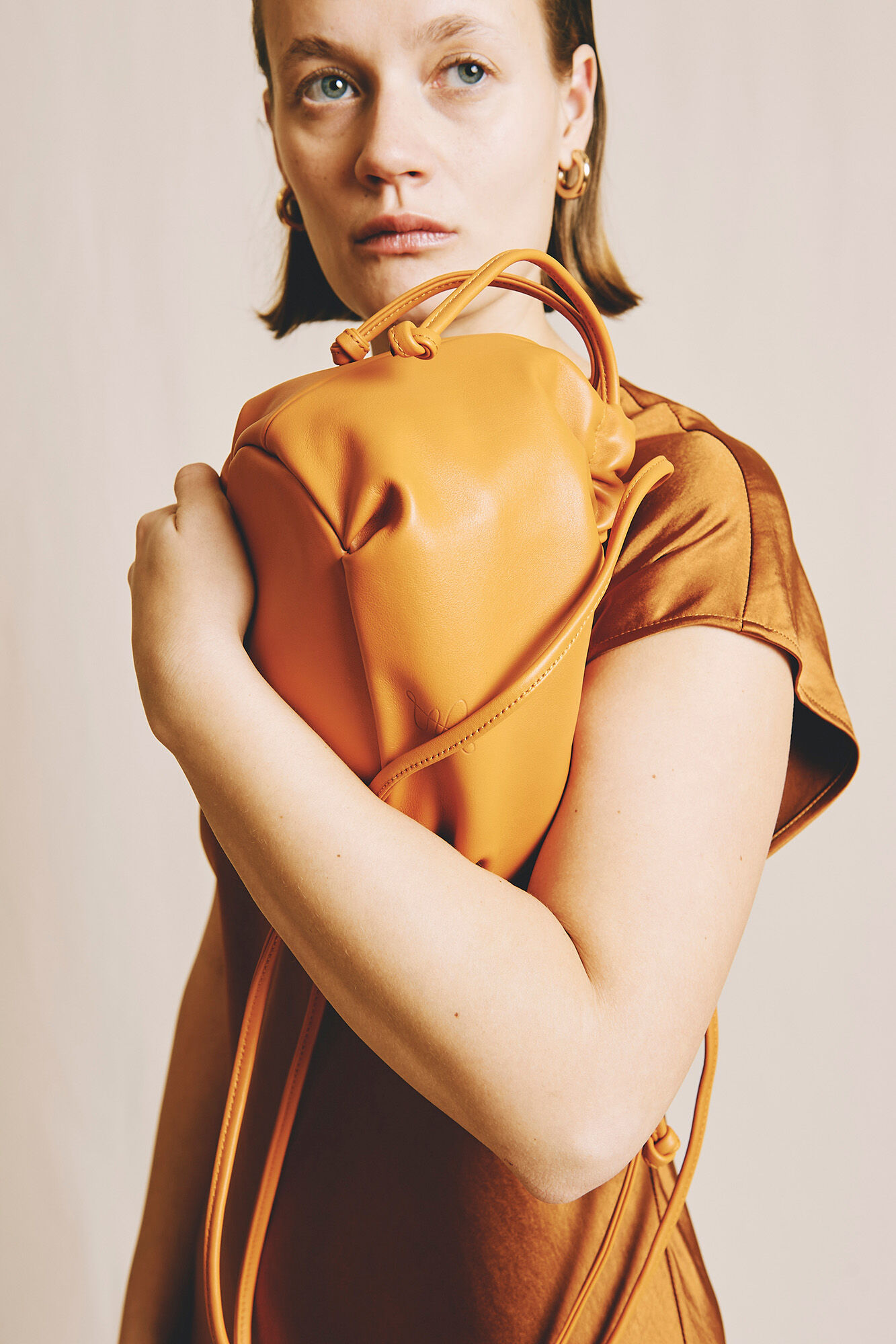 Zubi Bolsa bucket de pele Laranja