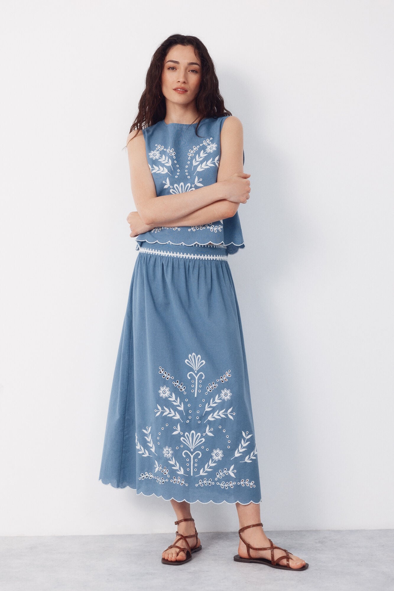 Cortefiel Embroidered skirt