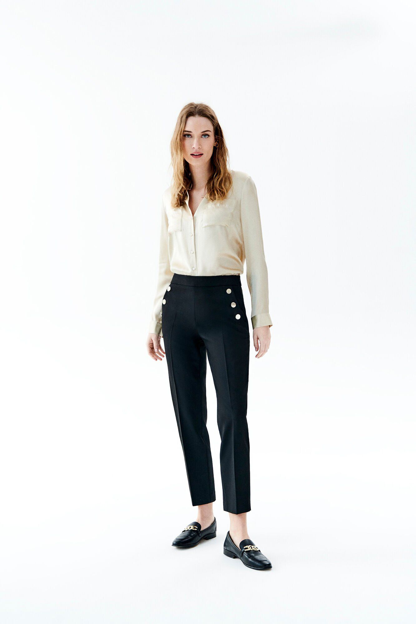 Caroll Cal&ccedil;a de fato com detalhe de bot&otilde;es