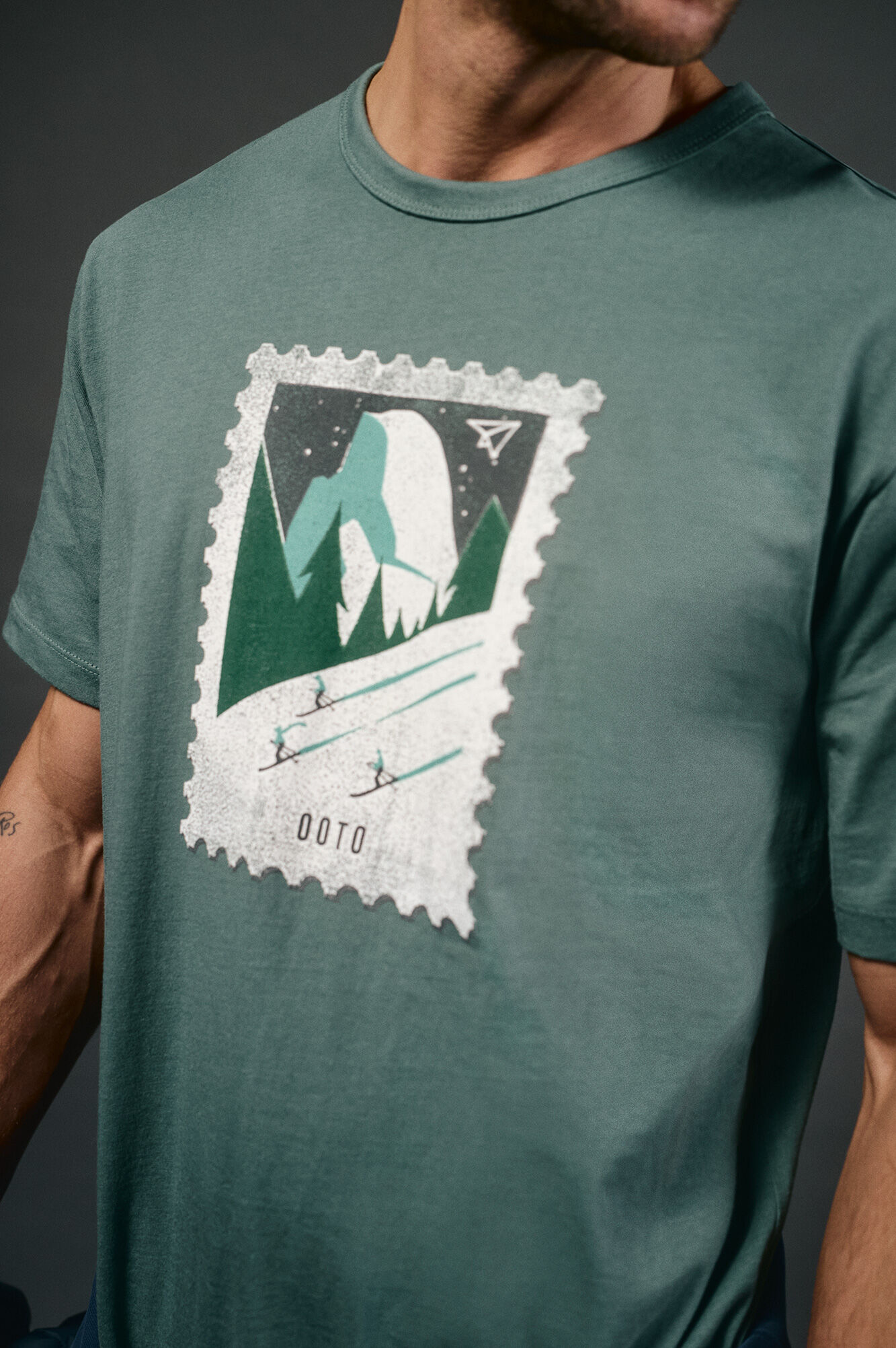 OOTO Camiseta gr&aacute;fica lavada