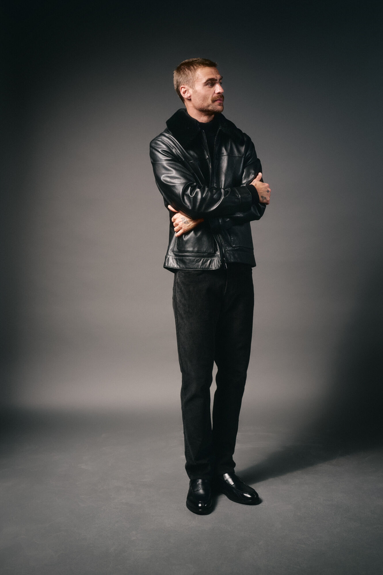 OOTO Blus&atilde;o pele gola camiseira Preto