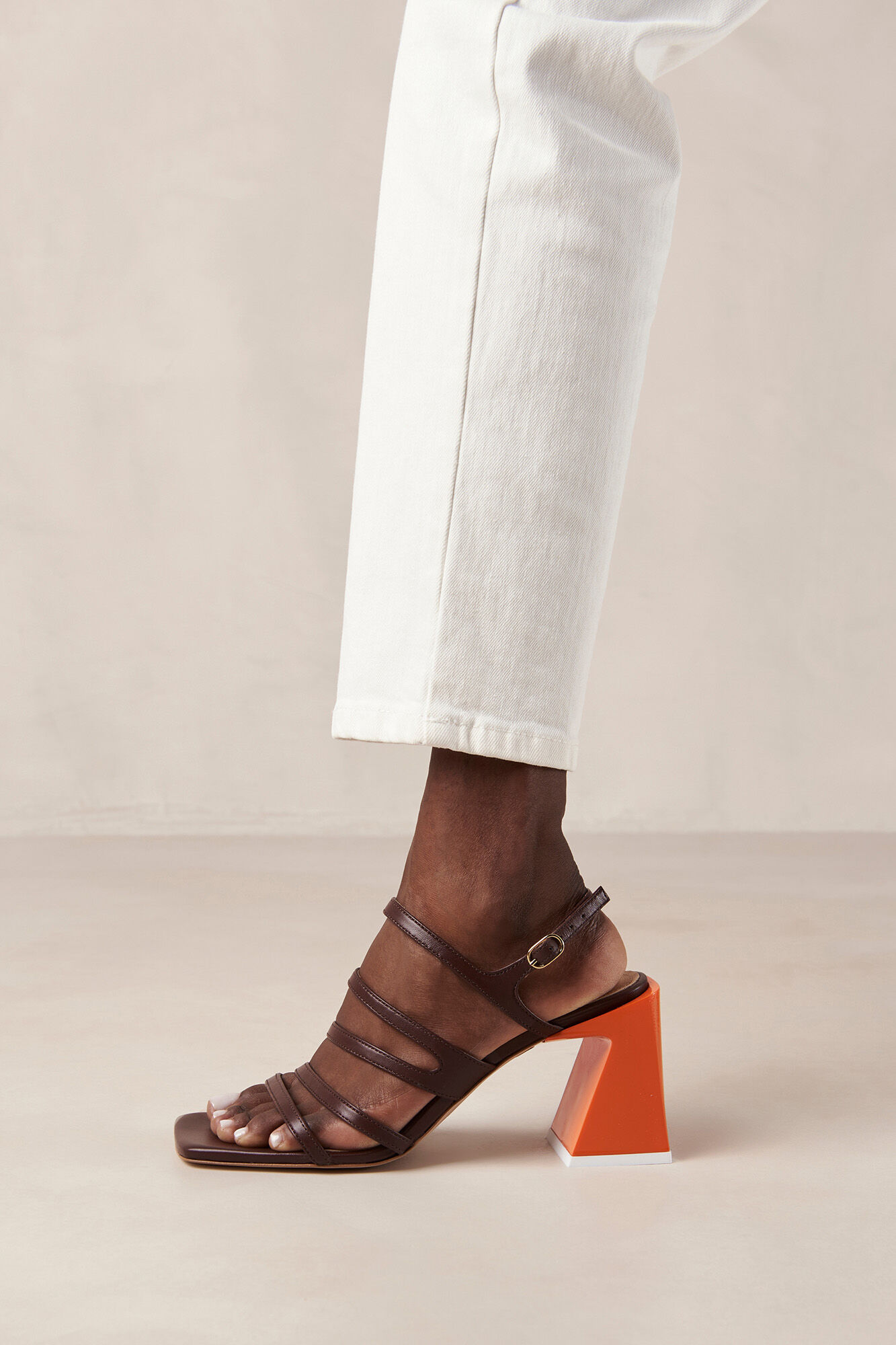 Alohas Sand&aacute;lias de pele castanhas Aubrey Castanho