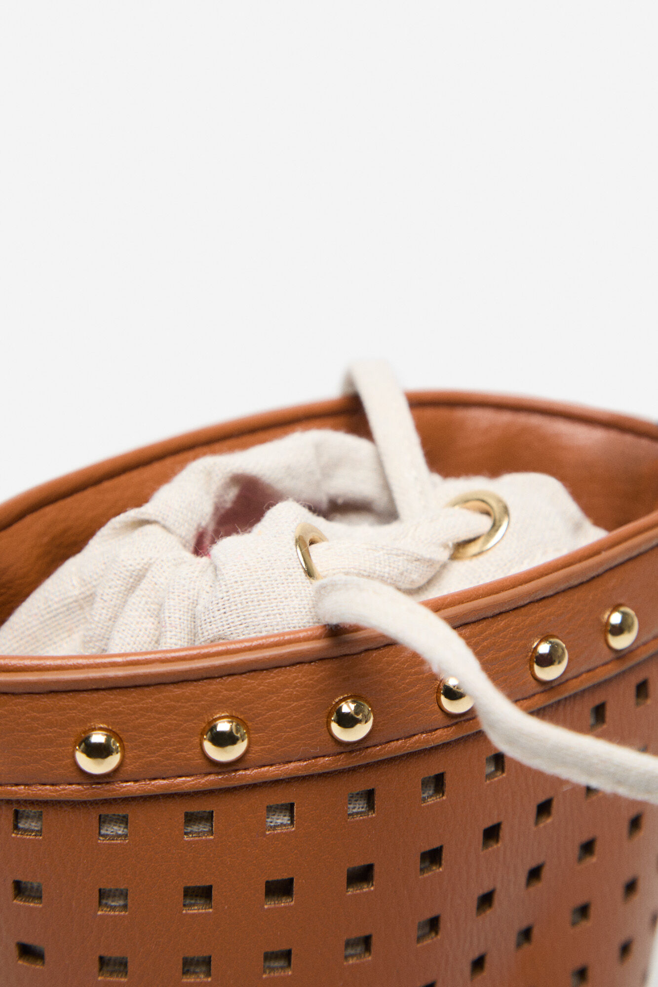 Cortefiel Mala mini bucket troquelada Castanho