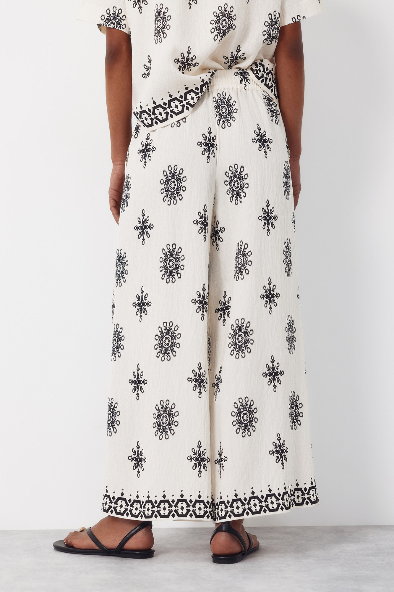 Cortefiel Printed trousers Printed white