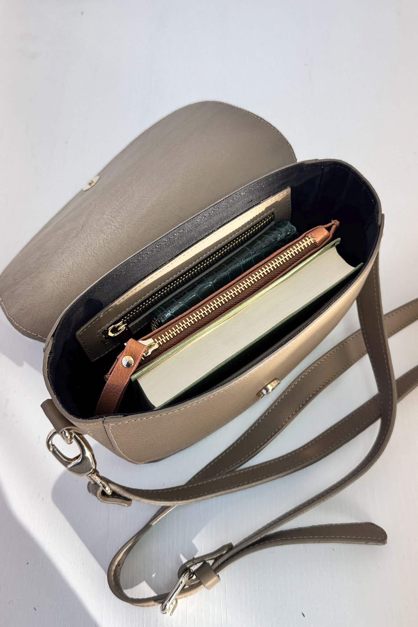 The Code Bolsa Alma em pele taupe  Tostado