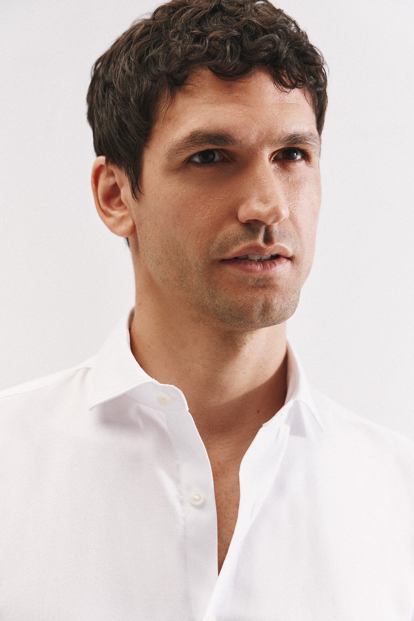 Cortefiel Camisa slim fit com abotoaduras e f&aacute;cil engomar Branco