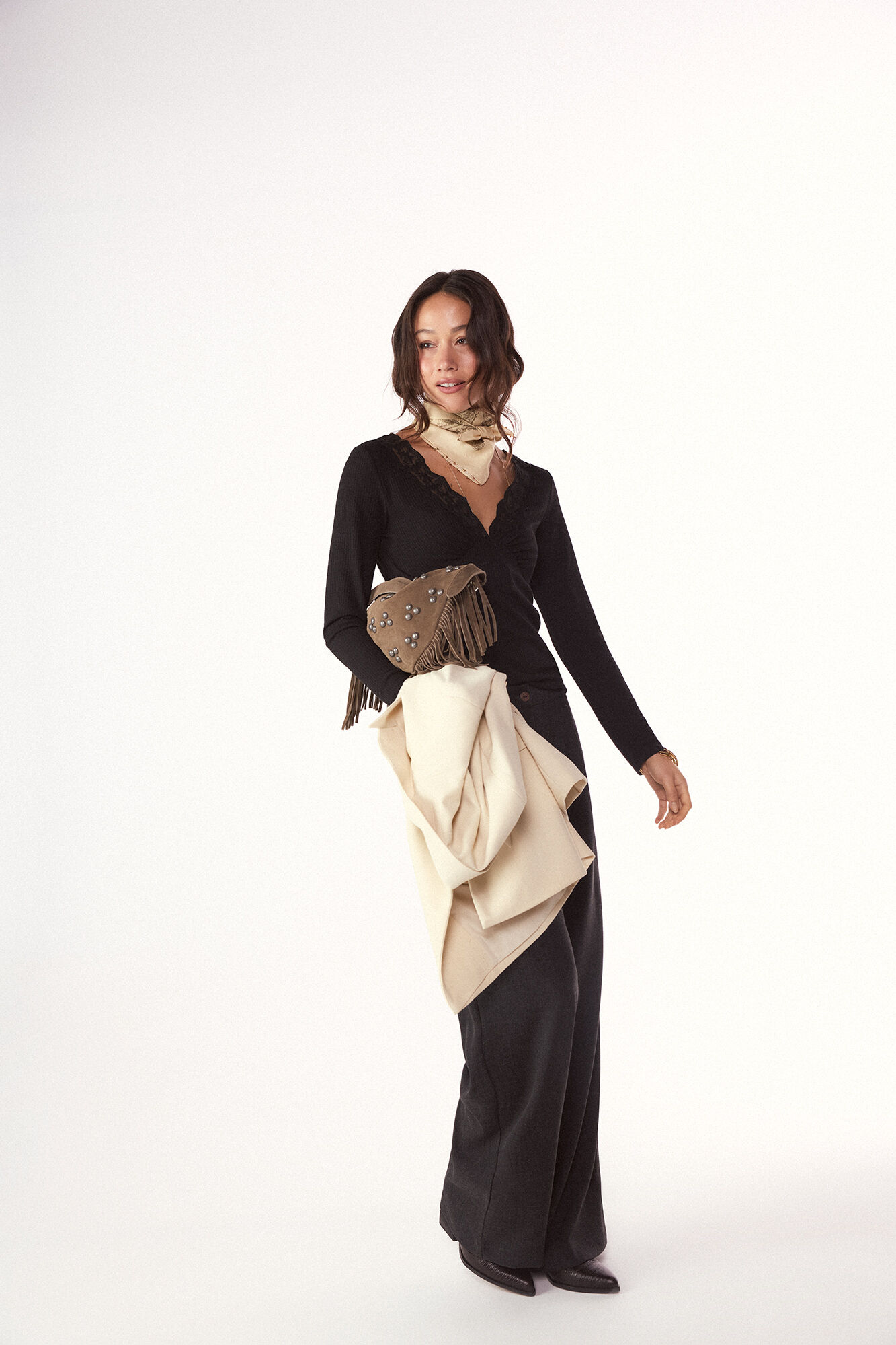 Slowlove Top estrucutura detalle blonda Preto