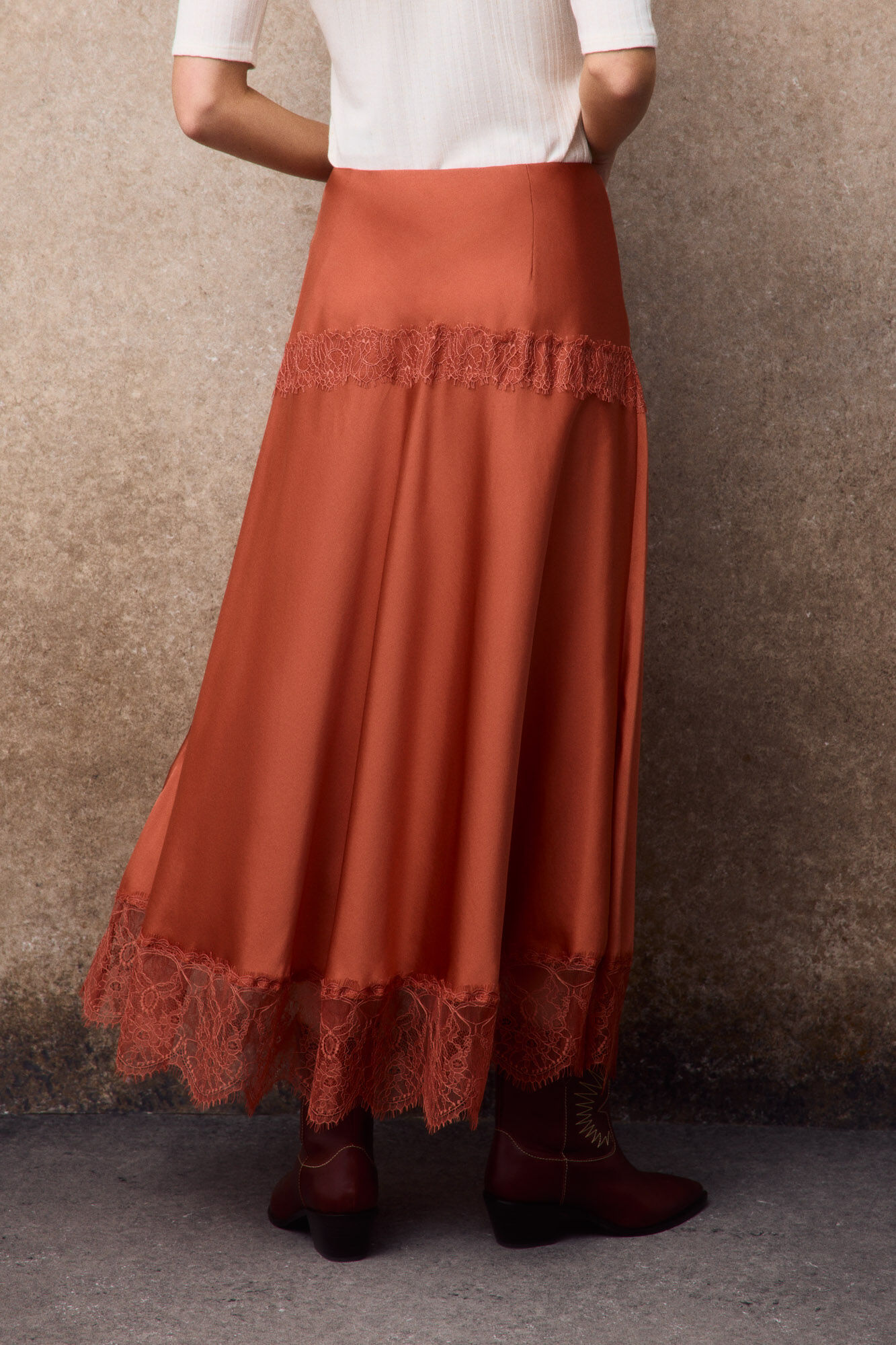 Slowlove Saia midi em cetim e renda Vermelho