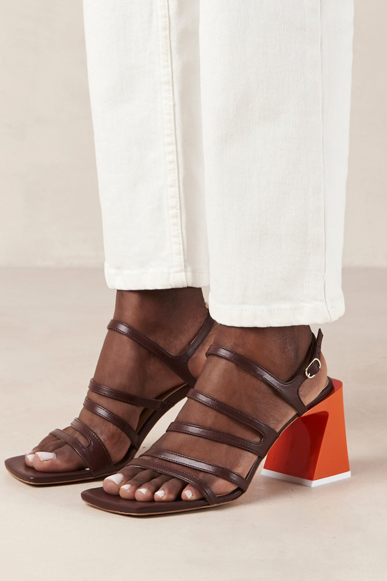 Alohas Sand&aacute;lias de pele castanhas Aubrey Castanho