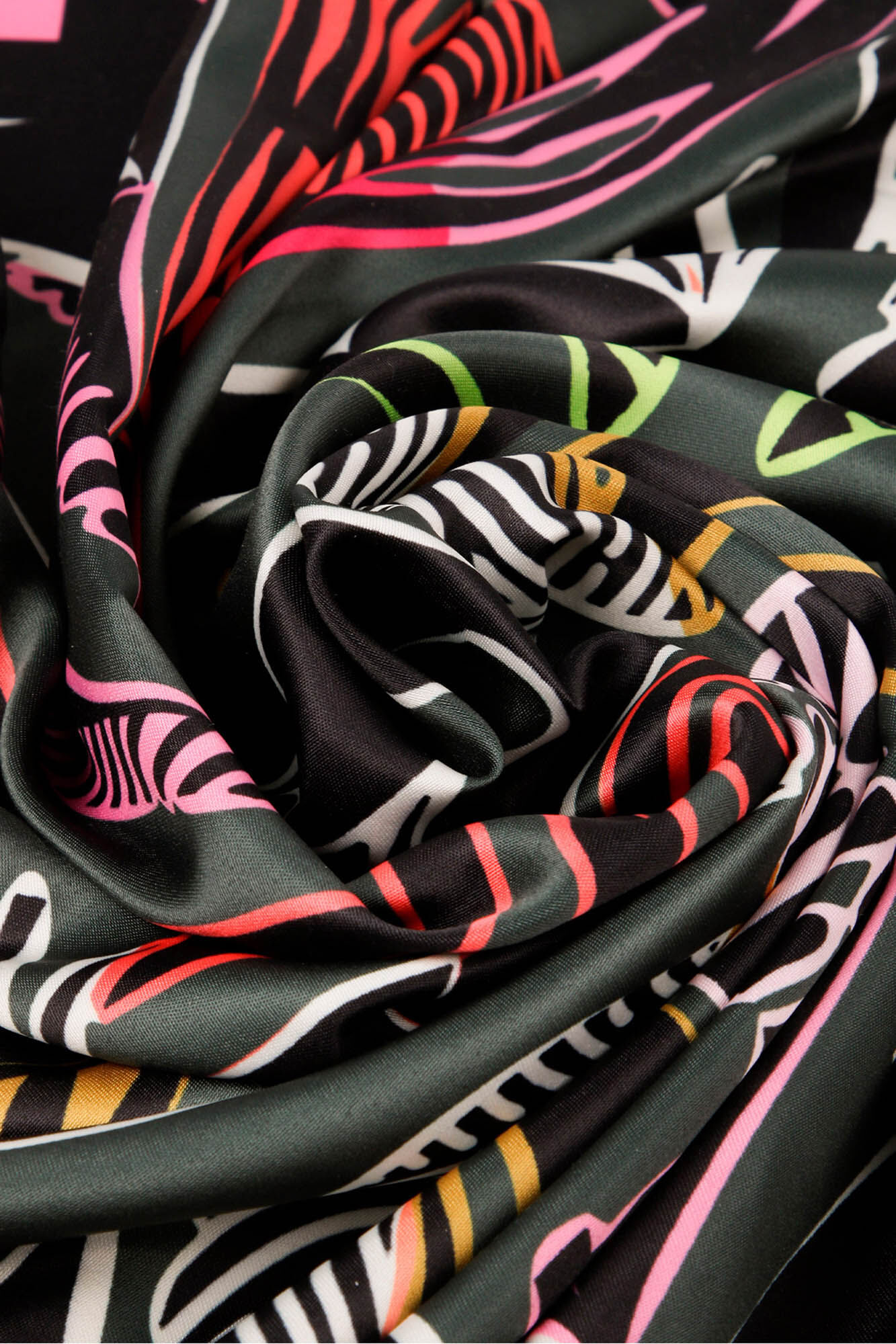 Lola Casademunt Pa&ntilde;uelo satinado hojas frondosas Multicolor