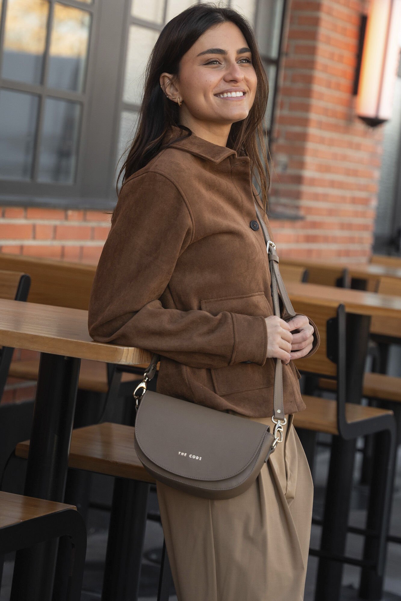 The Code Bolsa Alma em pele taupe  Tostado