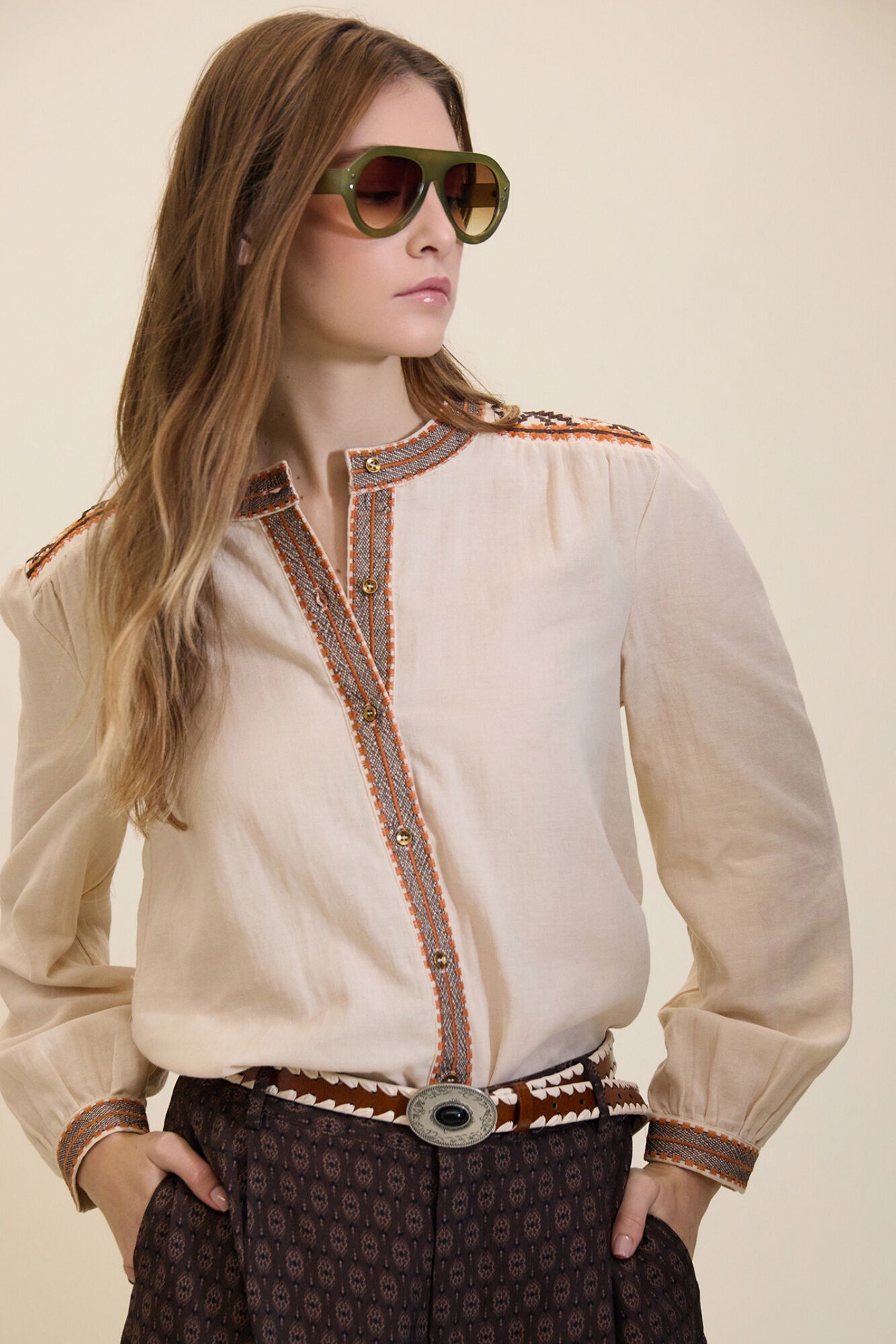 Meisie Blusa com detalhes bordados Tostado