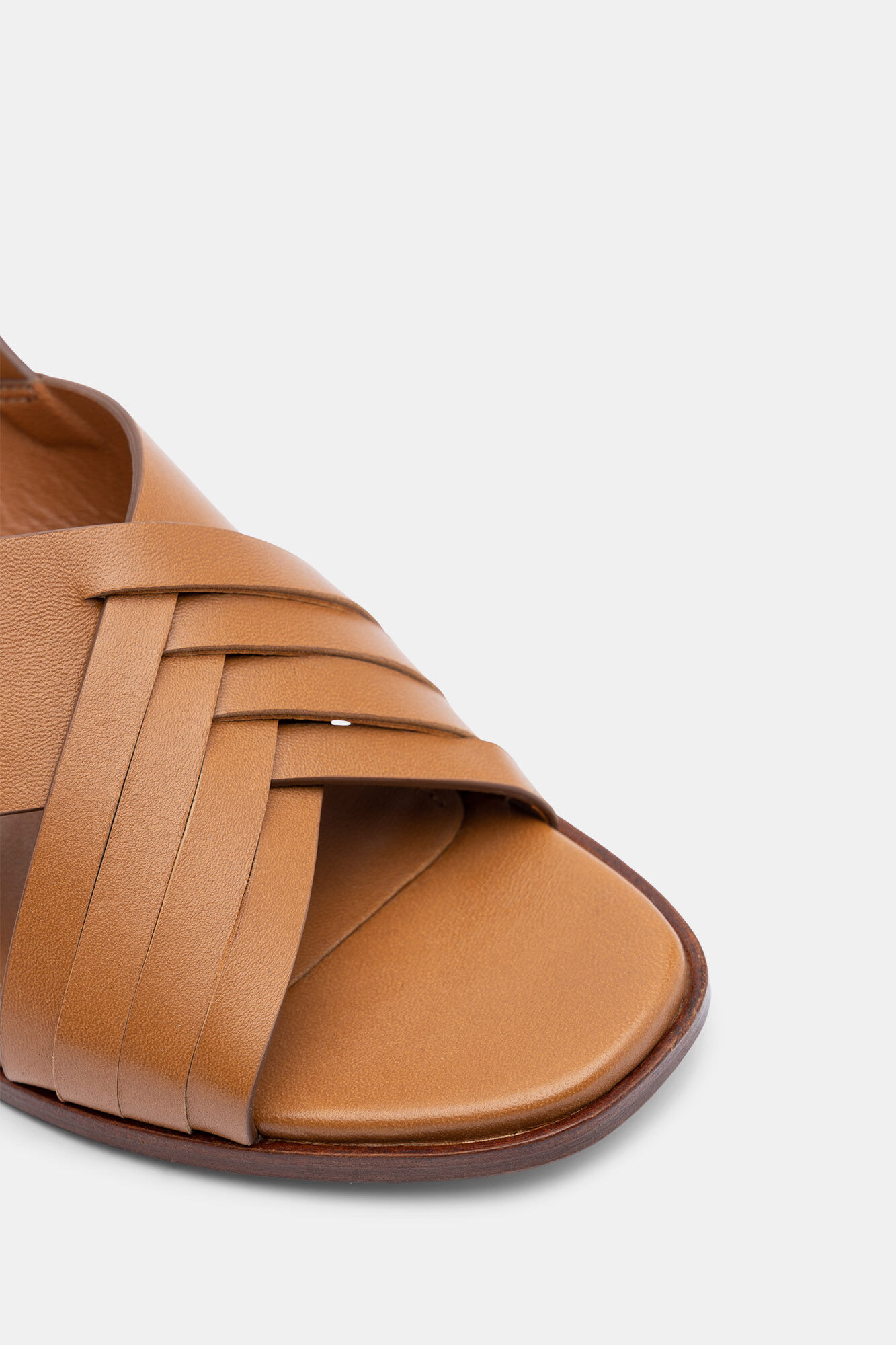 Lottusse Plain brown leather sandals Brown