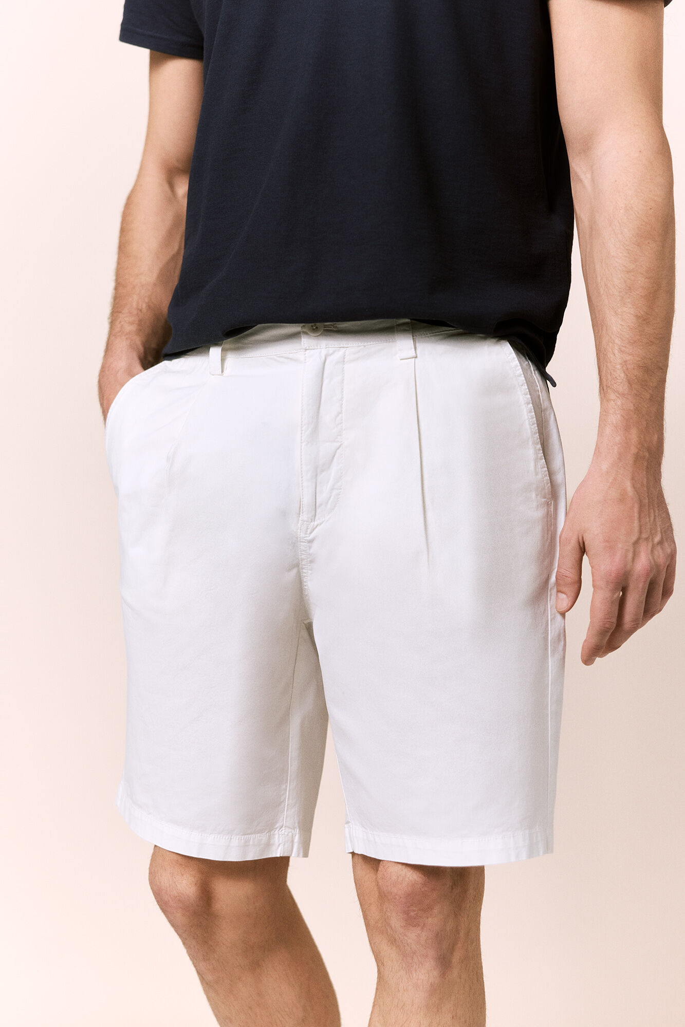 OOTO Bermuda com pregas em popelina