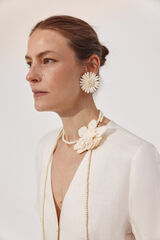Cortefiel Daisy earrings Ivory